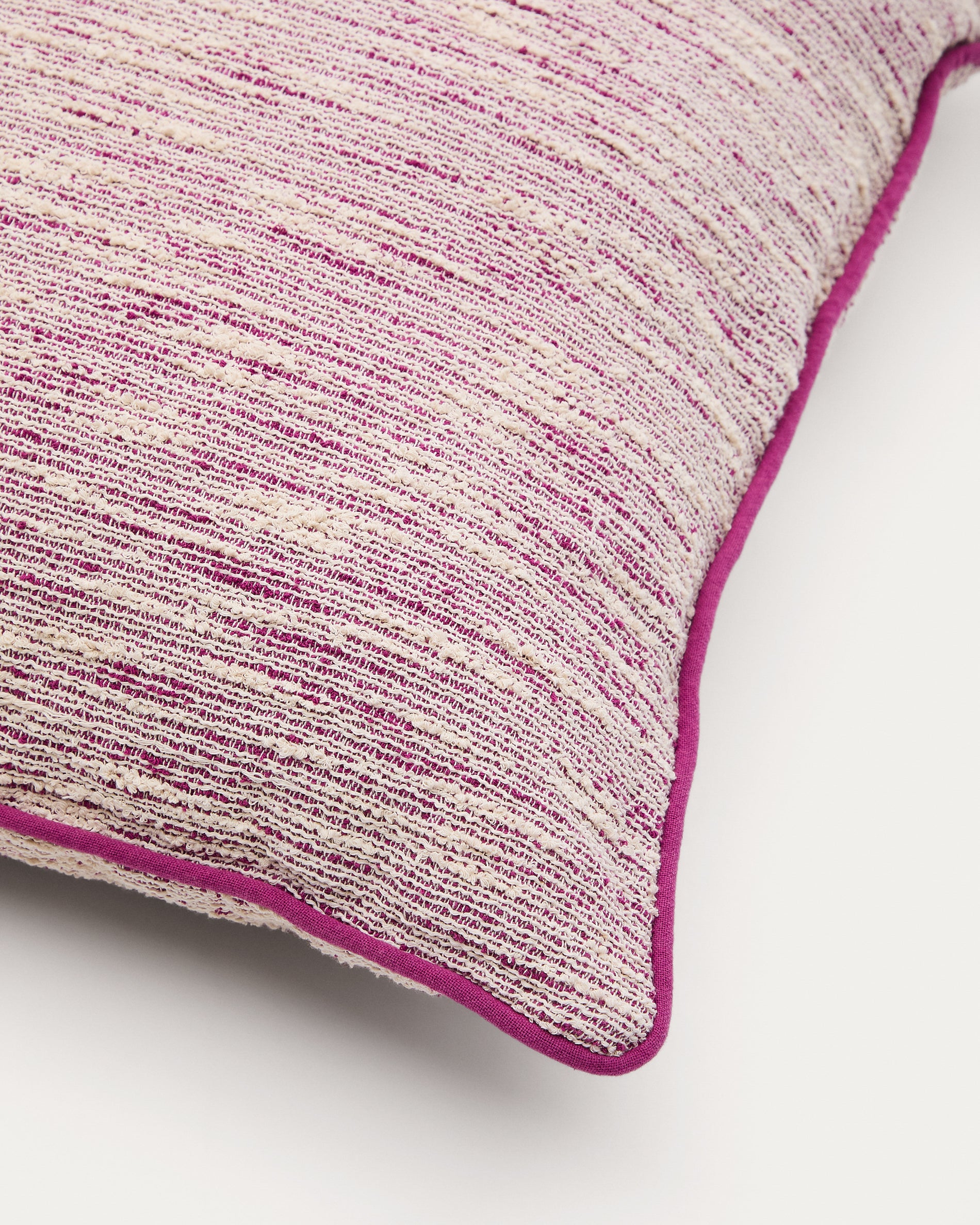 Brisella pink jacquard cushion cover with contrasting trim 45 x 45cm - Detail