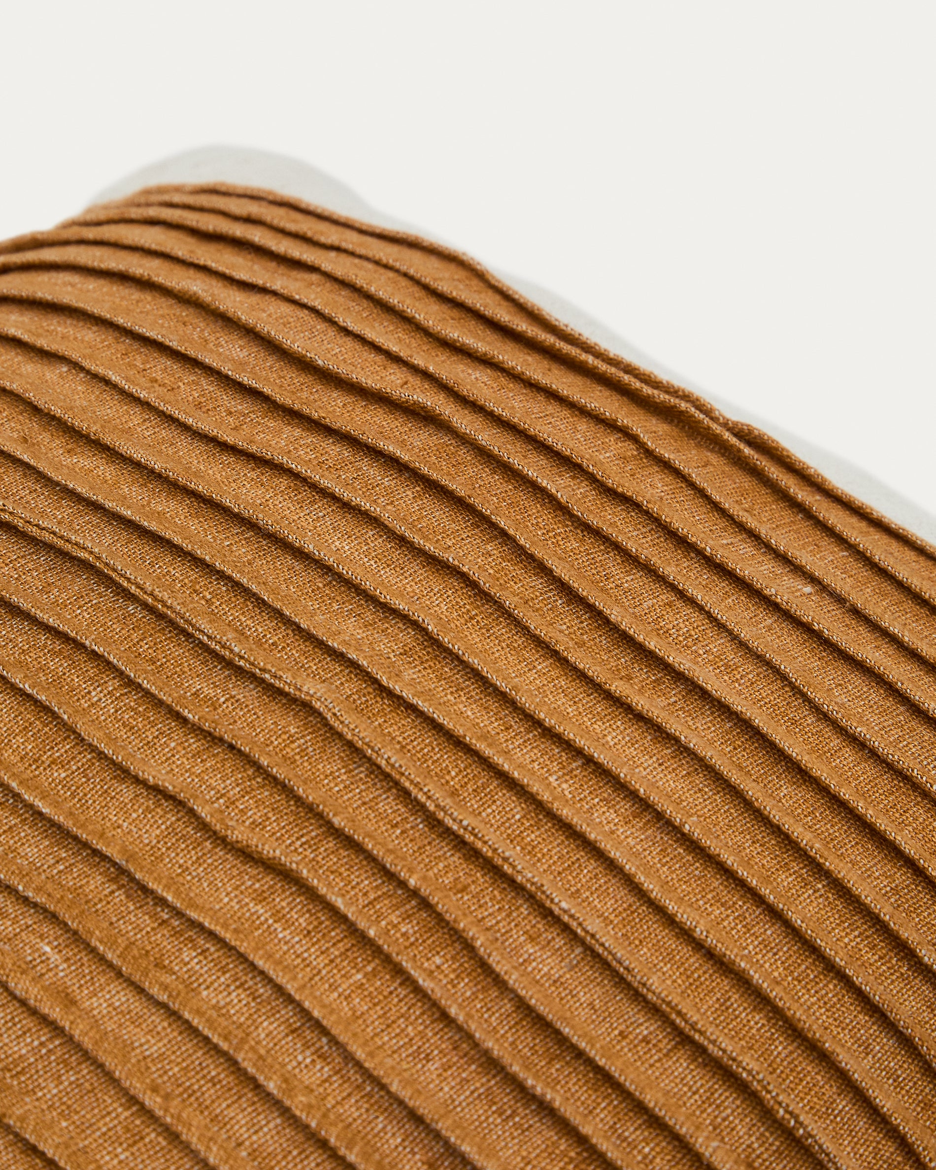 Zoren mustard pleated 100% linen cushion cover 50 x 50cm - Detail
