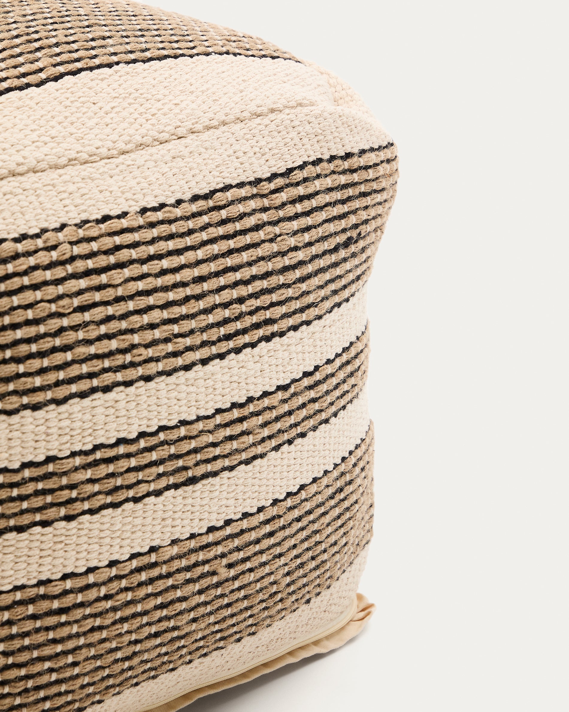 Aylin beige jute-embroidered cotton pouf 60 x 60 cm - Detail