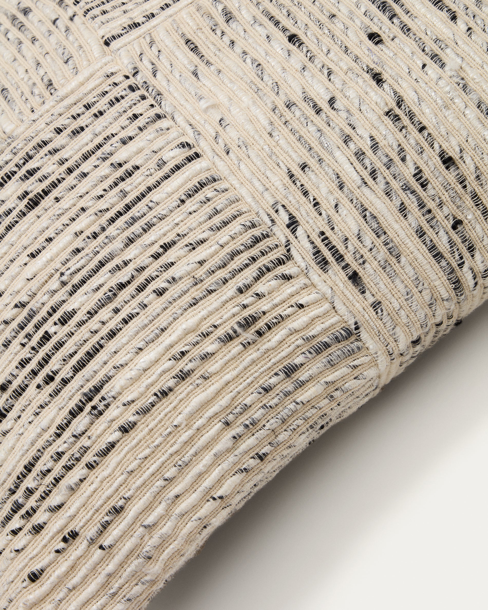 Anuba beige and black checked jacquard cushion cover 45 x 45cm - Detail