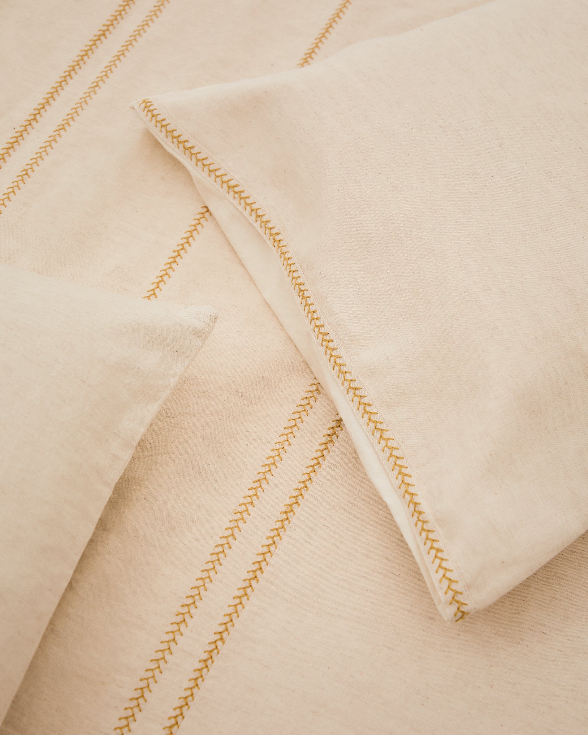 Linara Set of Duvet Cover and Pillowcases in Beige Cotton and Linen for 180cm Bed - Detail