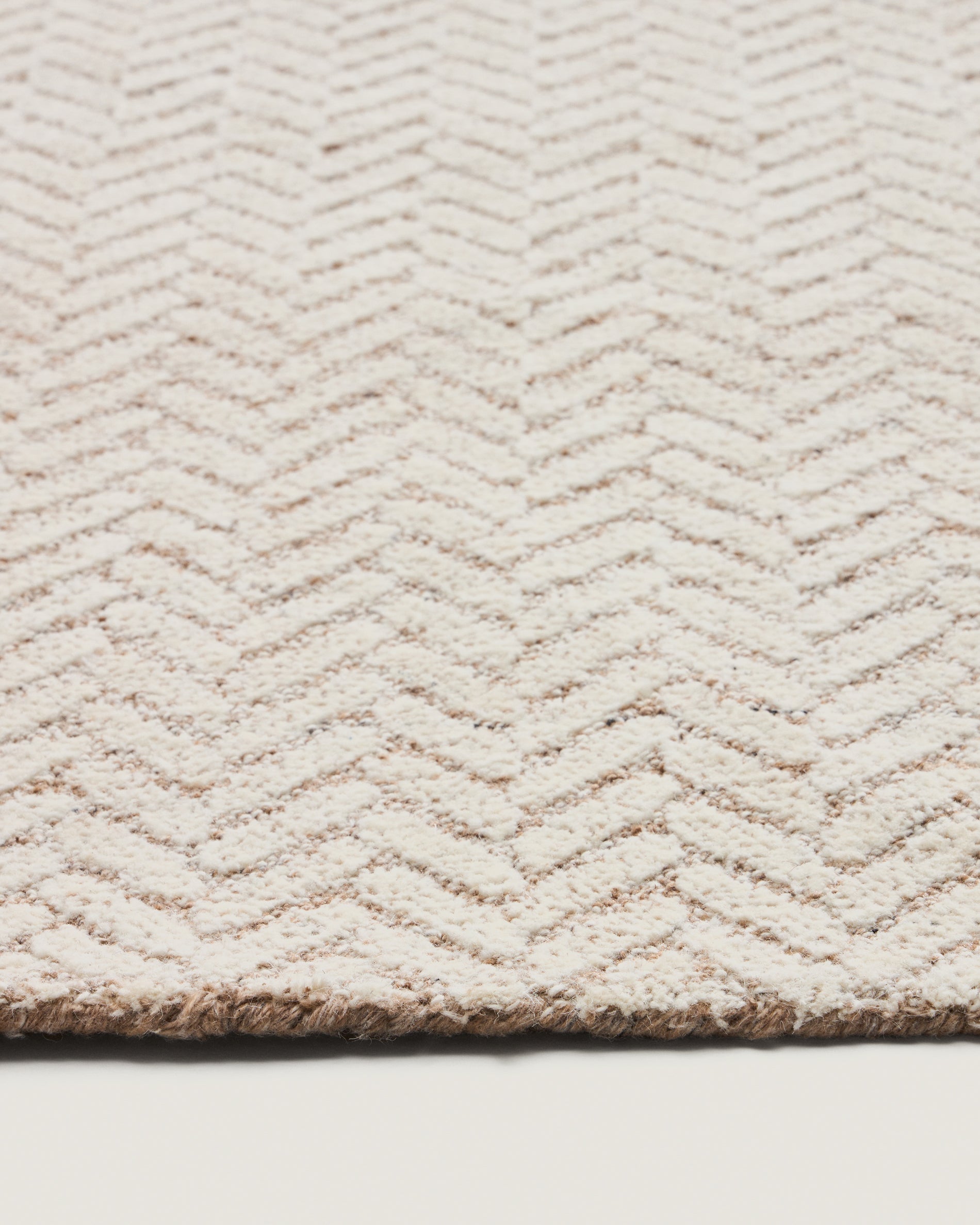 Calira beige woven jacquard wool rug 300 x 200cm - Detail