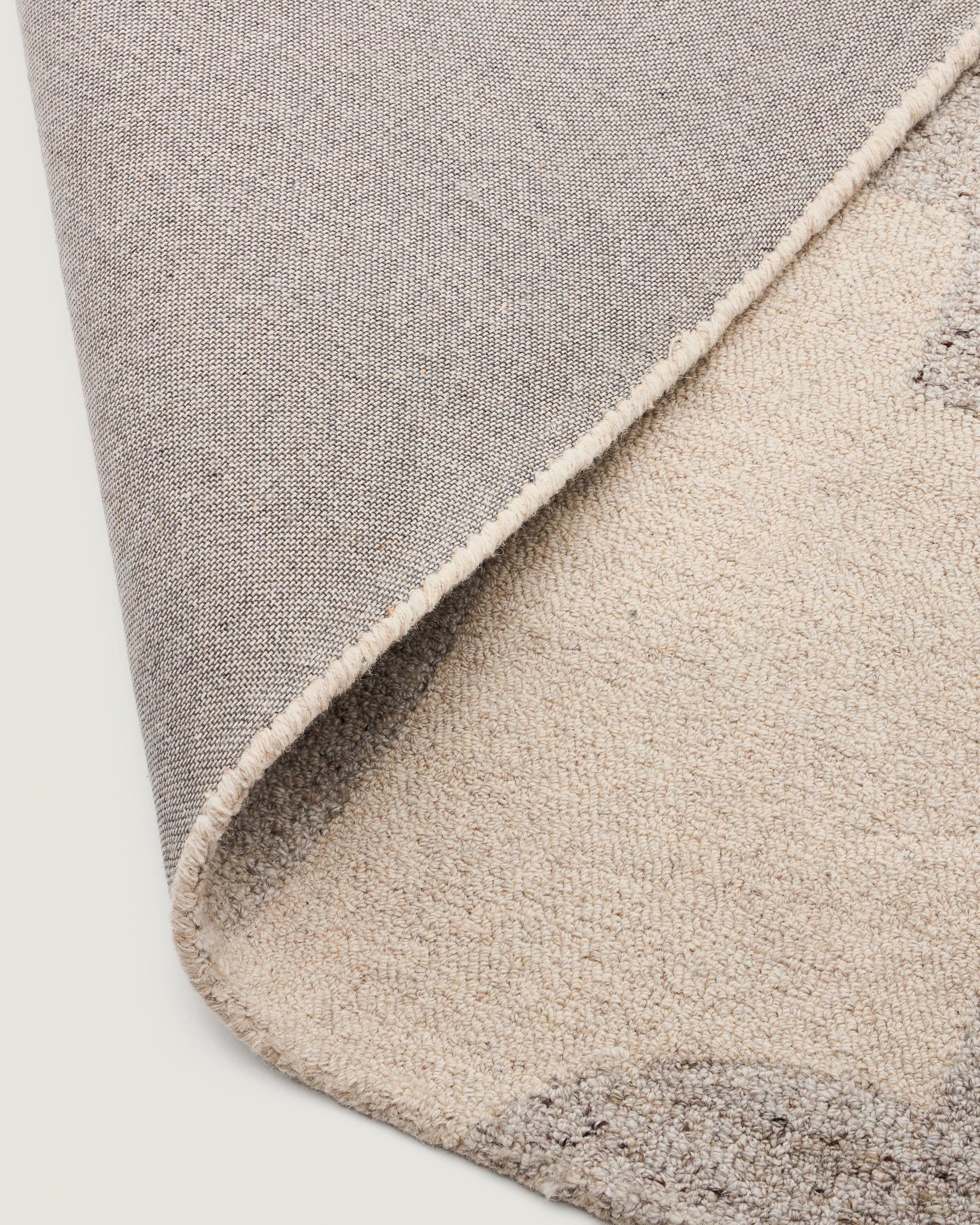 Norela grey jacquard wool blend rug 300 x 200cm - Detail