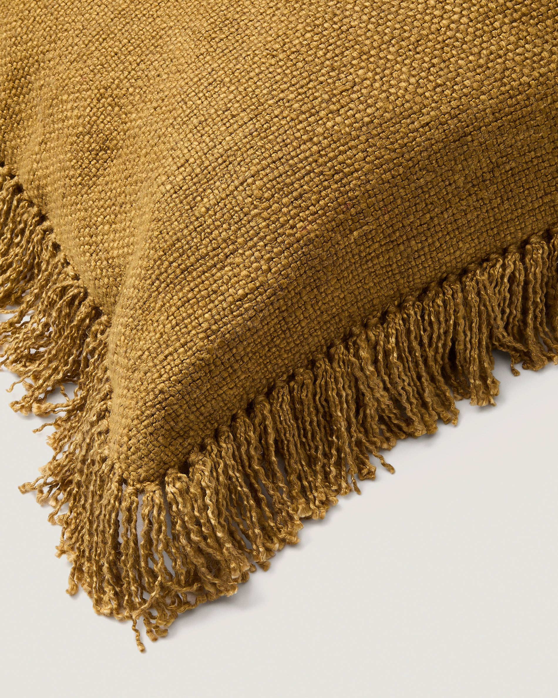 Isel mustard chenille cushion cover with fringing 50 x 50cm - Detail
