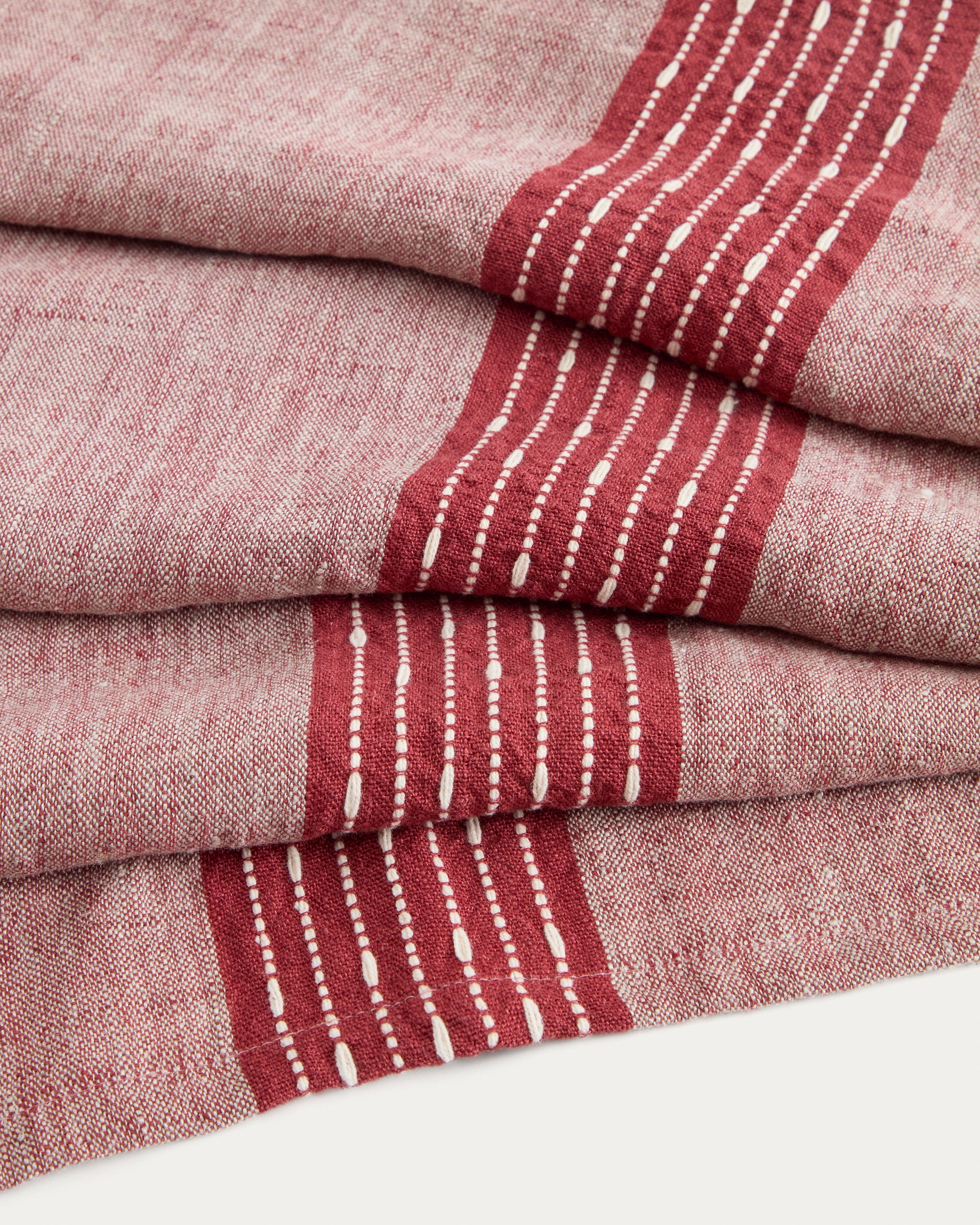 Calena linen jacquard table runner with red central stripe 50 x 150 cm - Detail