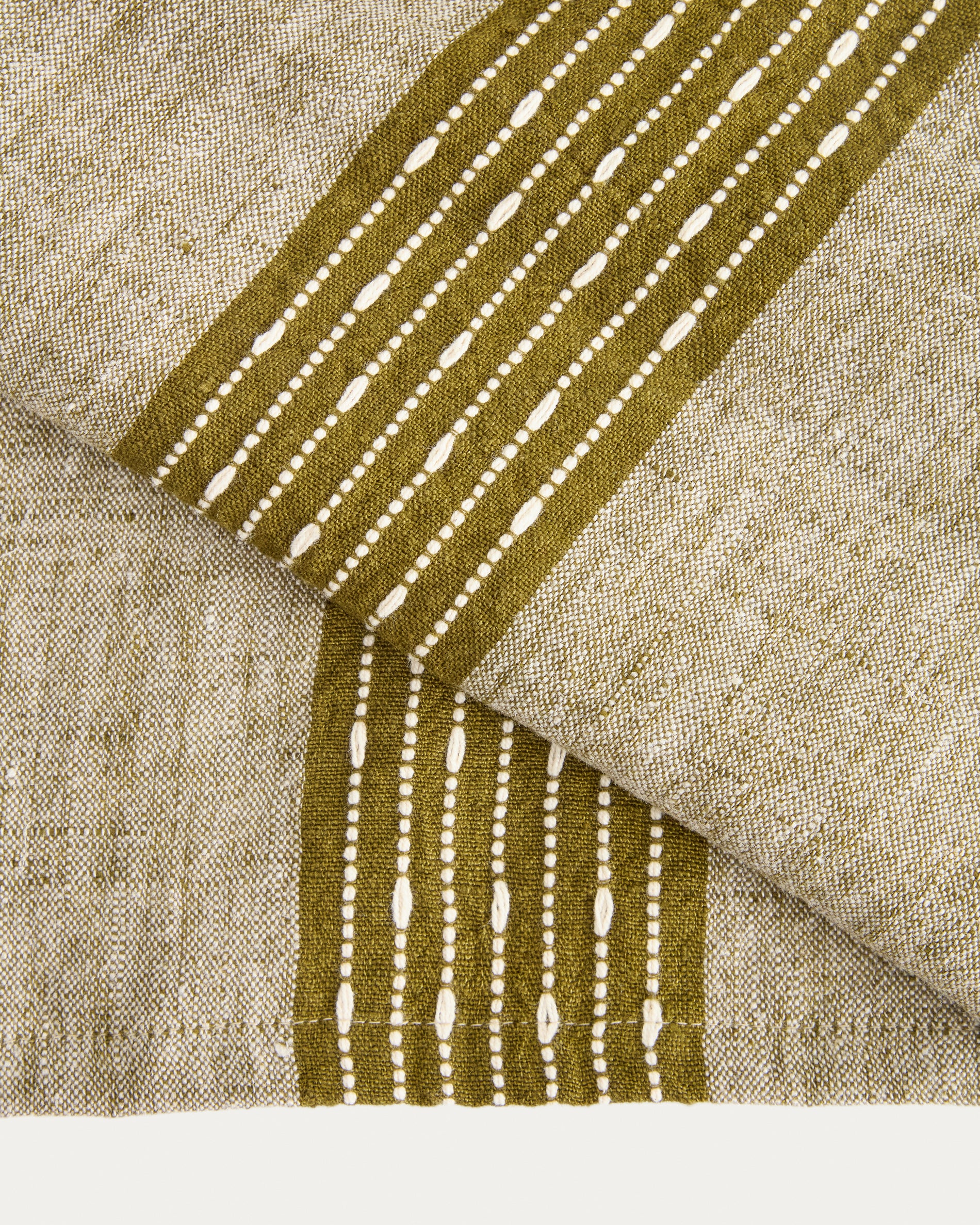 Calena linen jacquard table runner with green central stripe 50 x 150 cm - Detail