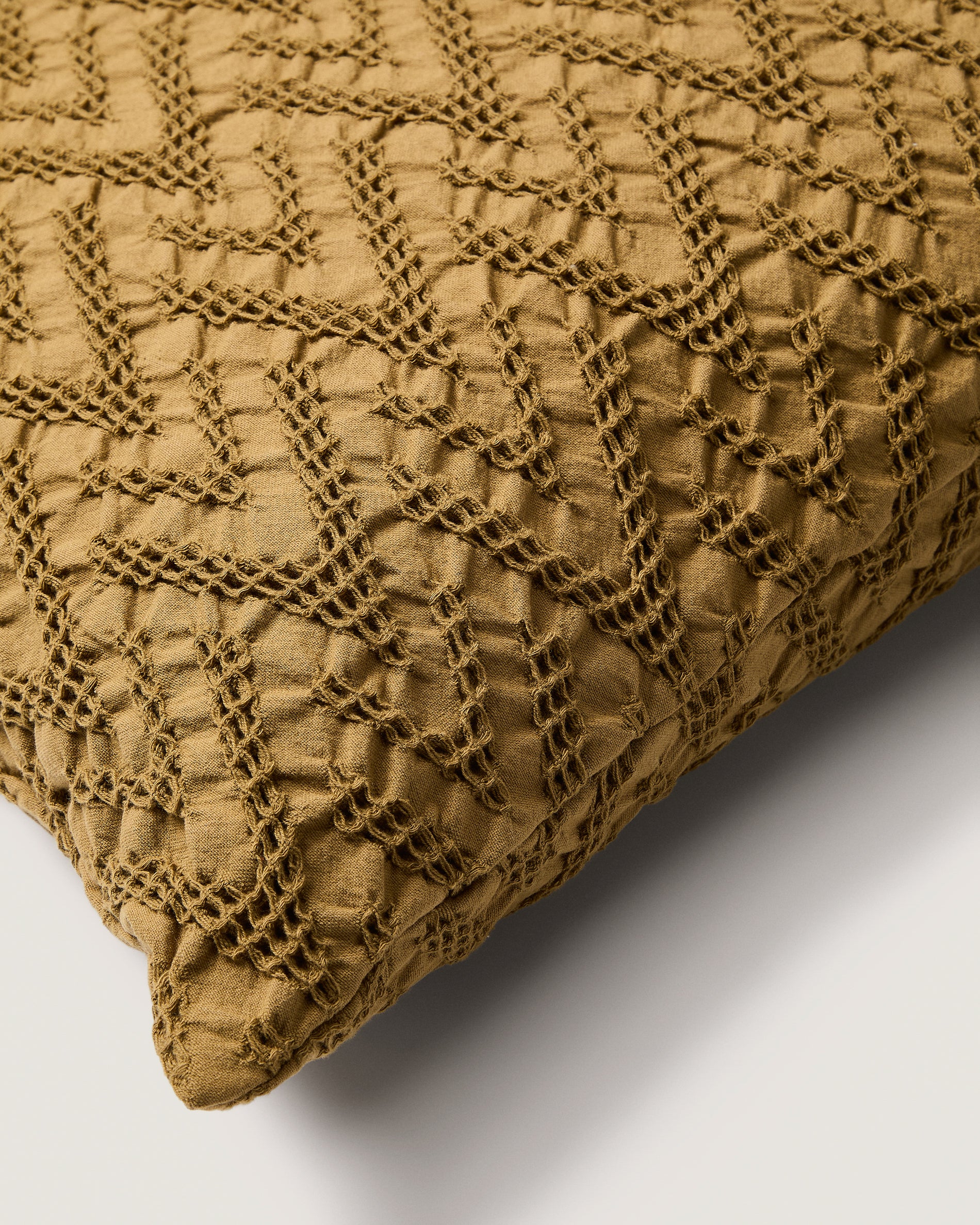 Evone cushion cover 100% cotton with waffle texture mustard 50 x 50 cm - Detail