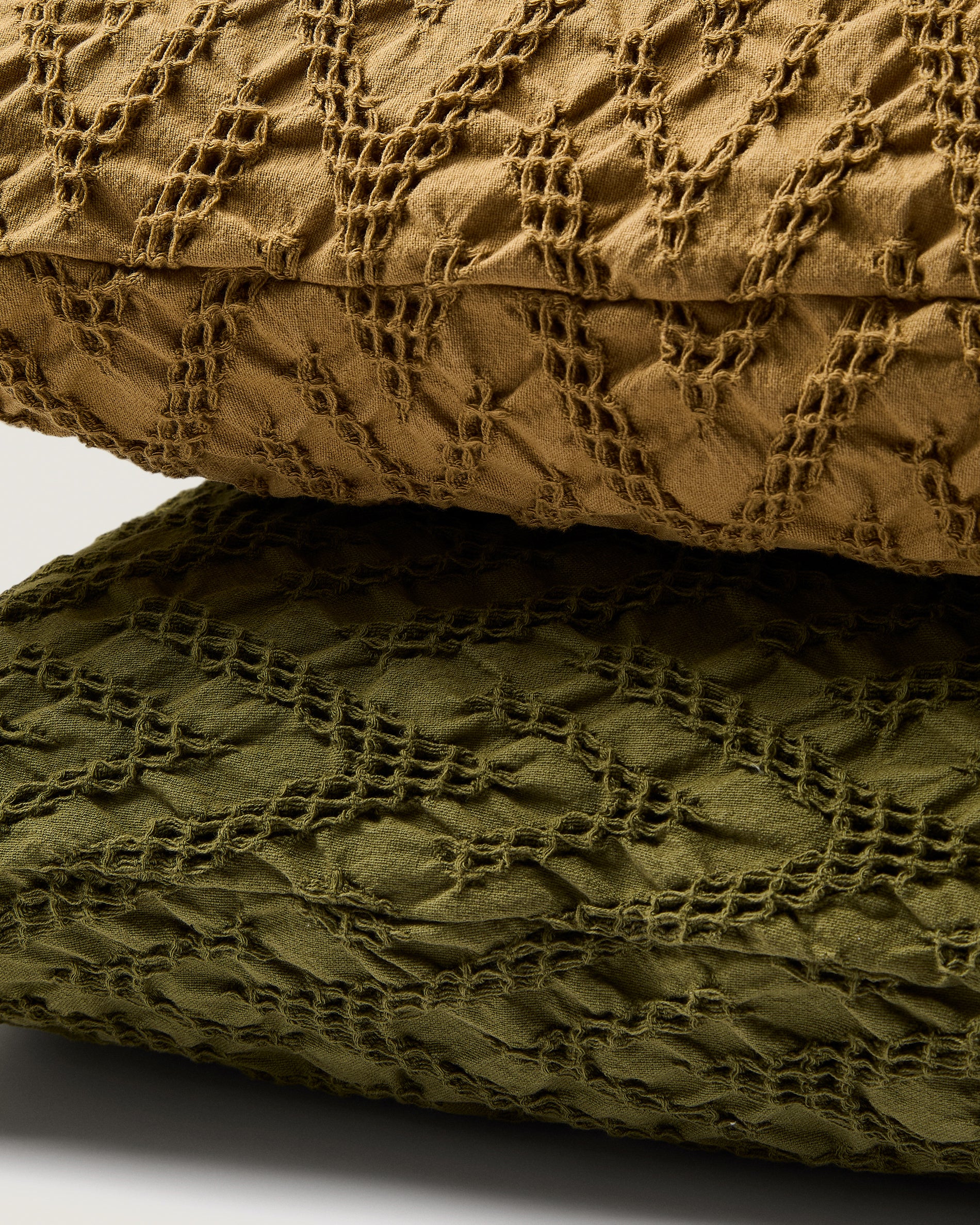 Evone cushion cover 100% cotton with waffle texture mustard 50 x 50 cm - Detail