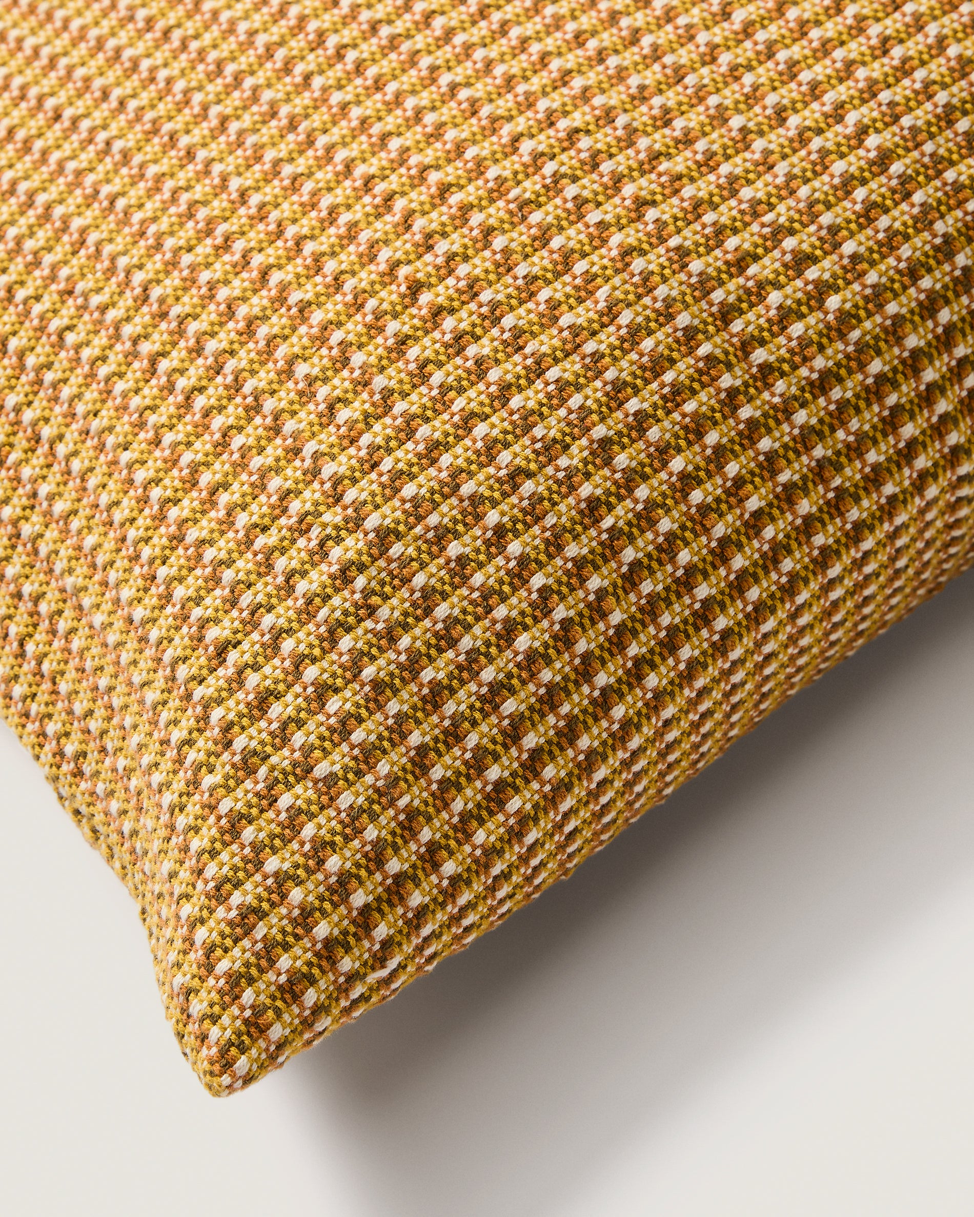 Nuval cushion cover in mustard structured fabric 50 x 50 cm - Detail