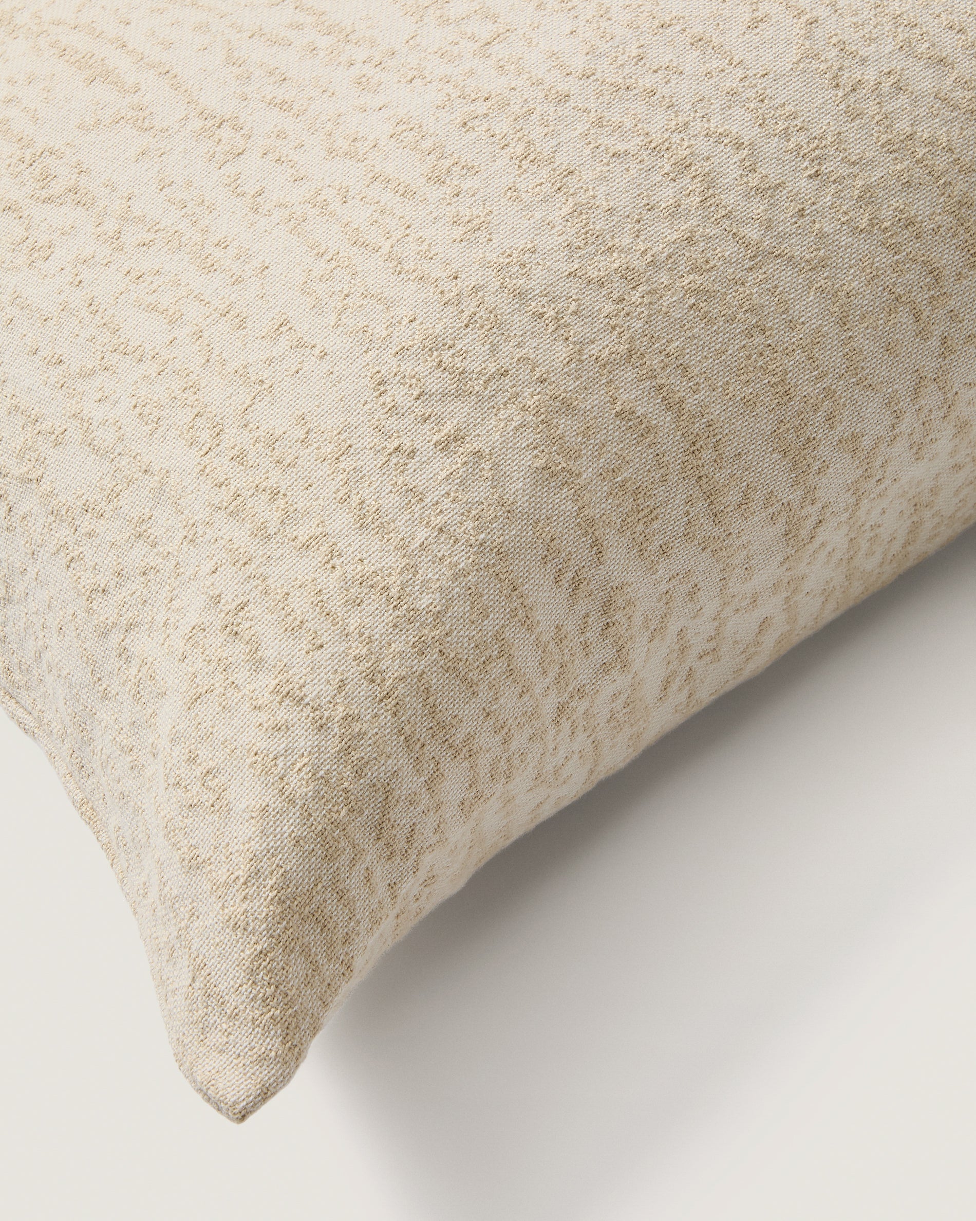Melien cushion cover in natural dot jacquard 50 x 50 cm - Detail