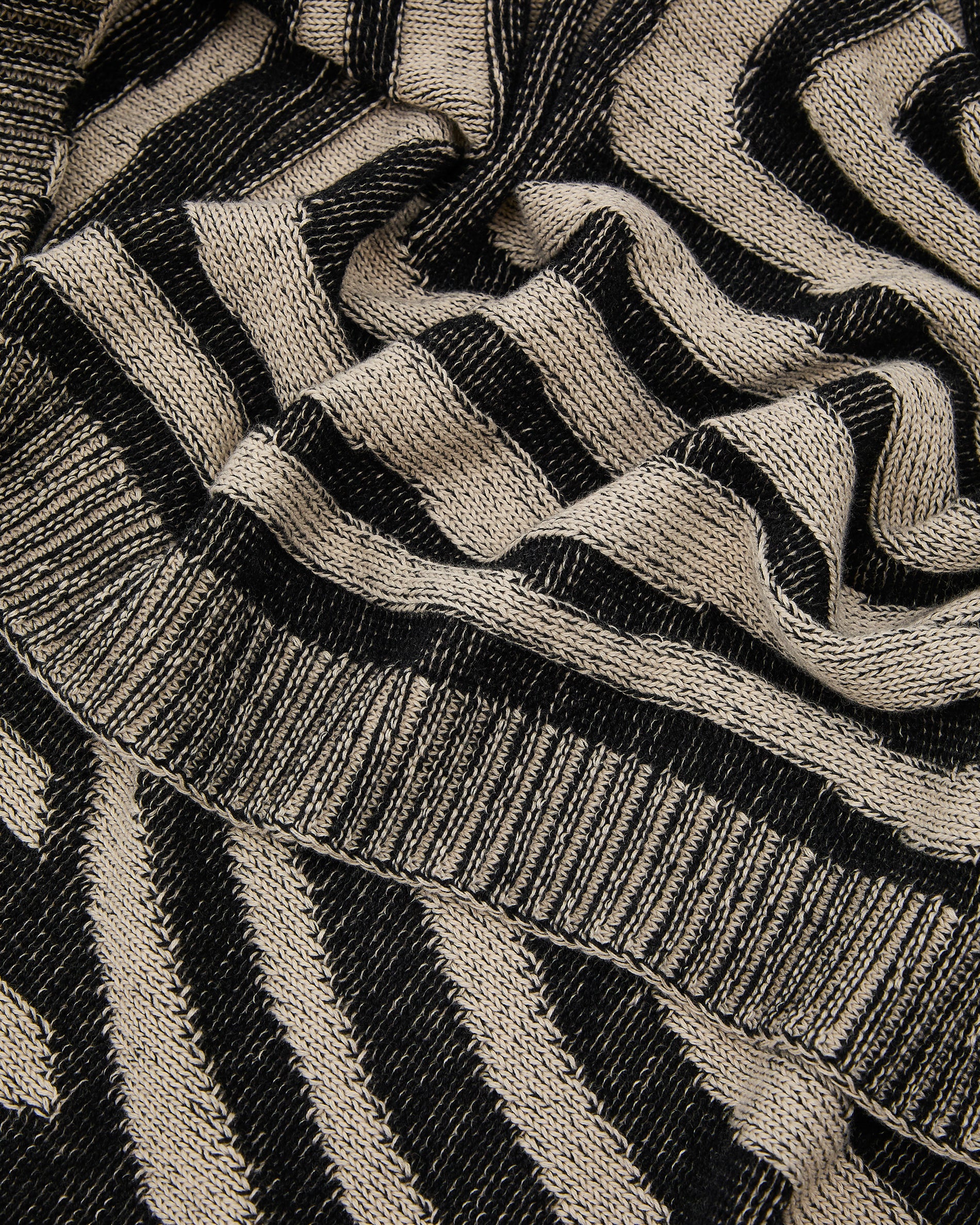 Oreli throw in black cotton jacquard with zebra pattern 130 x 170 cm - Detail