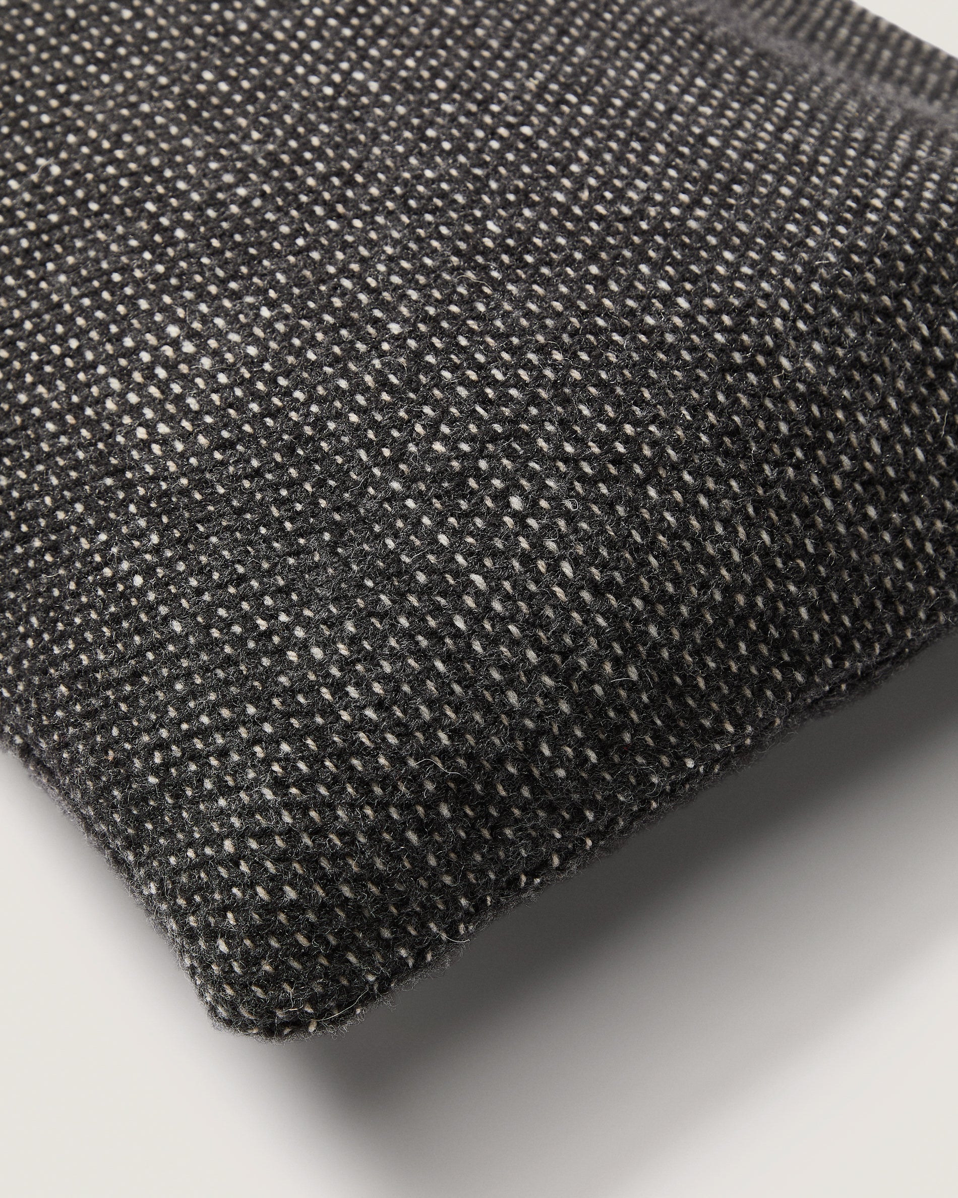 Elira wool and cotton cushion cover in black 40 x 60 cm - Detail