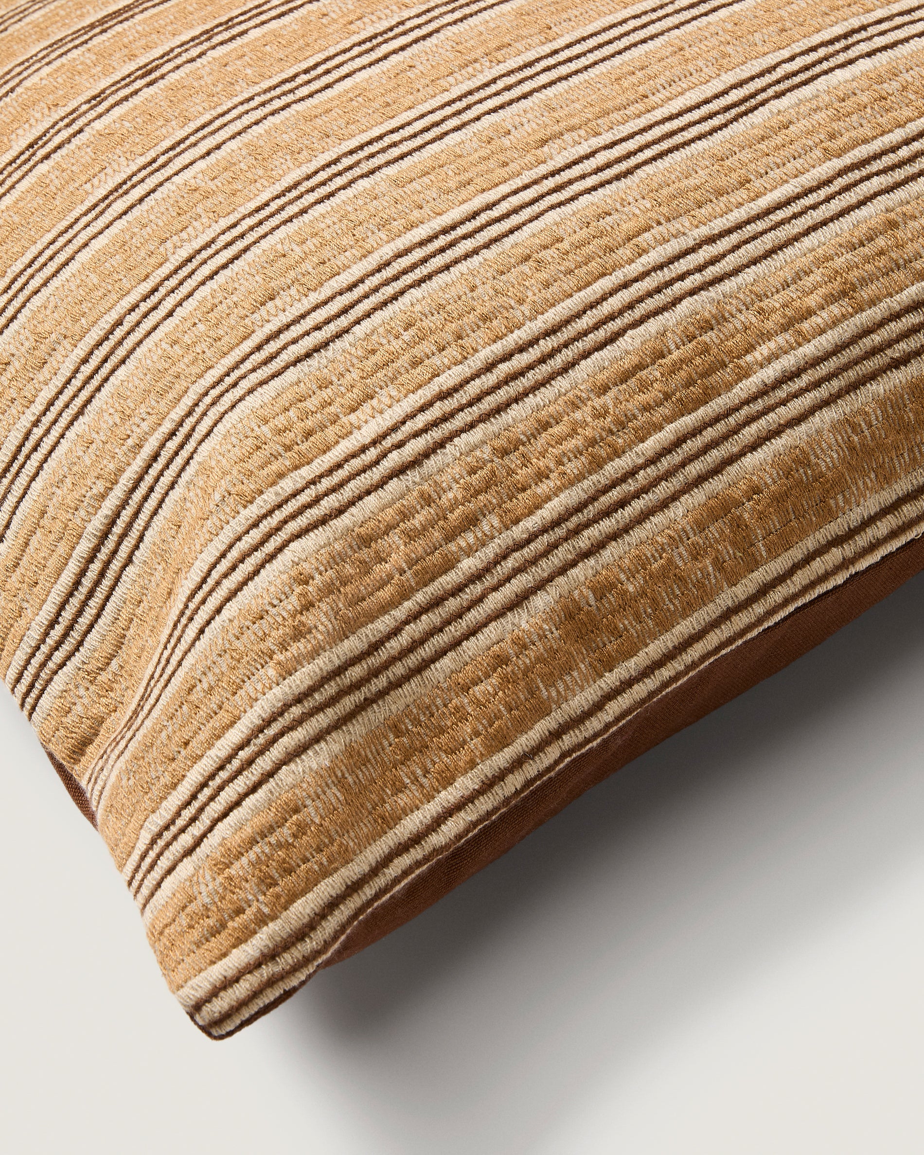 Tavina 100% cotton cushion cover with brown embroidery 50 x 50cm - Detail