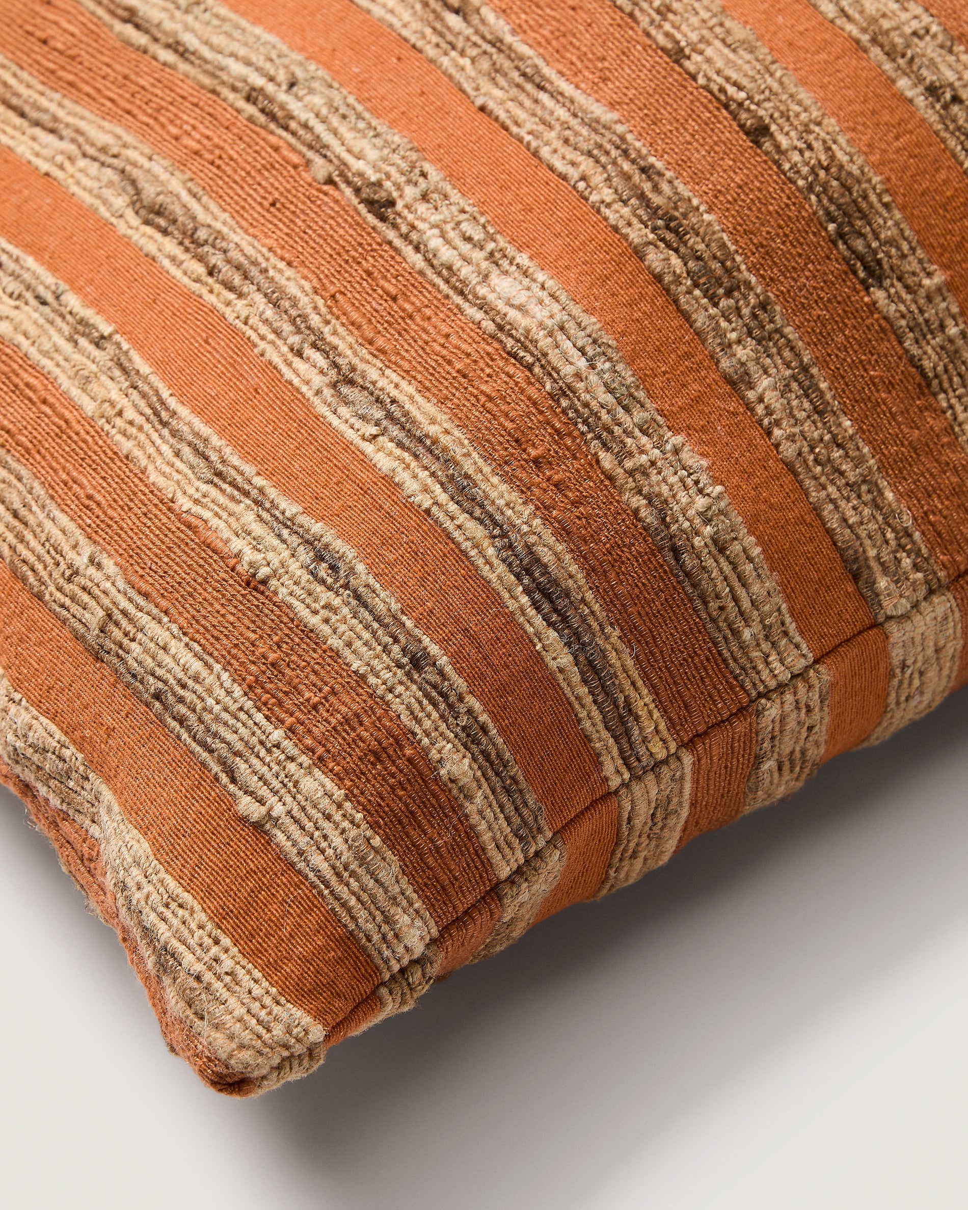 Dorevi orange striped silk blend jacquard cushion cover 40 x 60cm - Detail