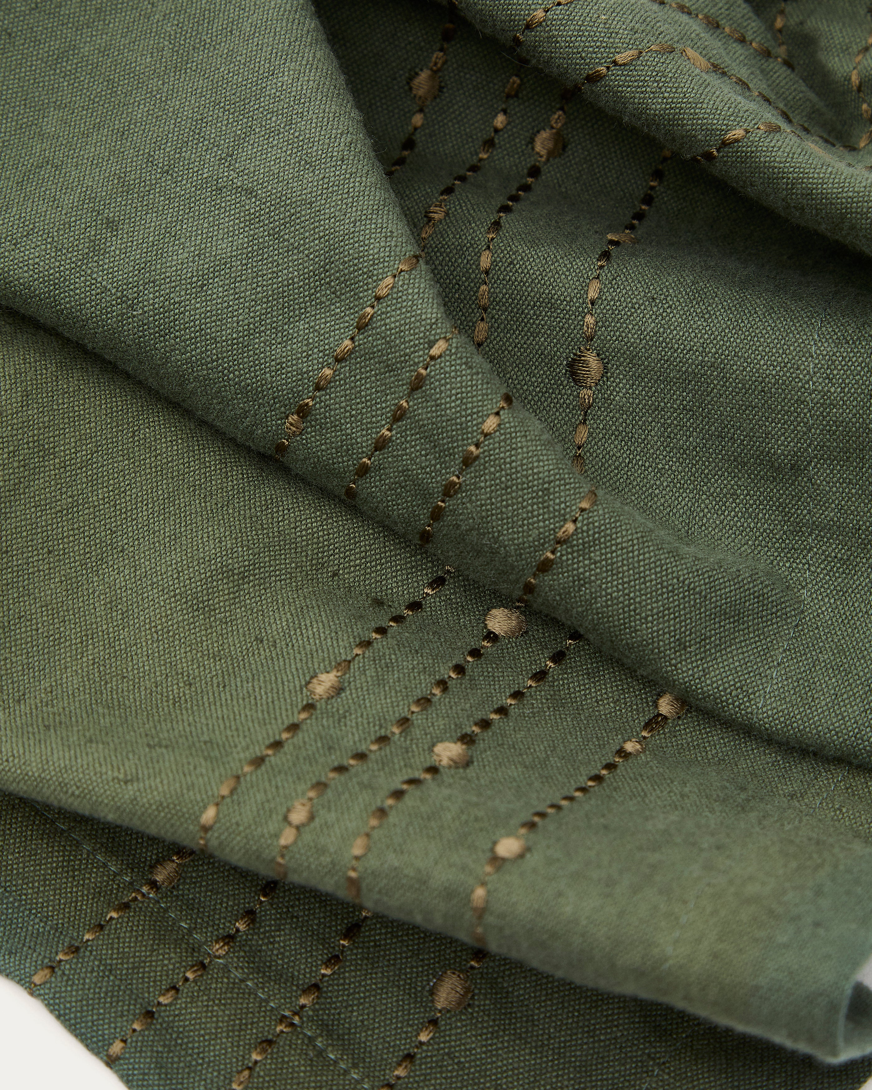 Flia set of 2 green linen and cotton napkins with gold lurex embroidery detail 30 x 30cm - Detail