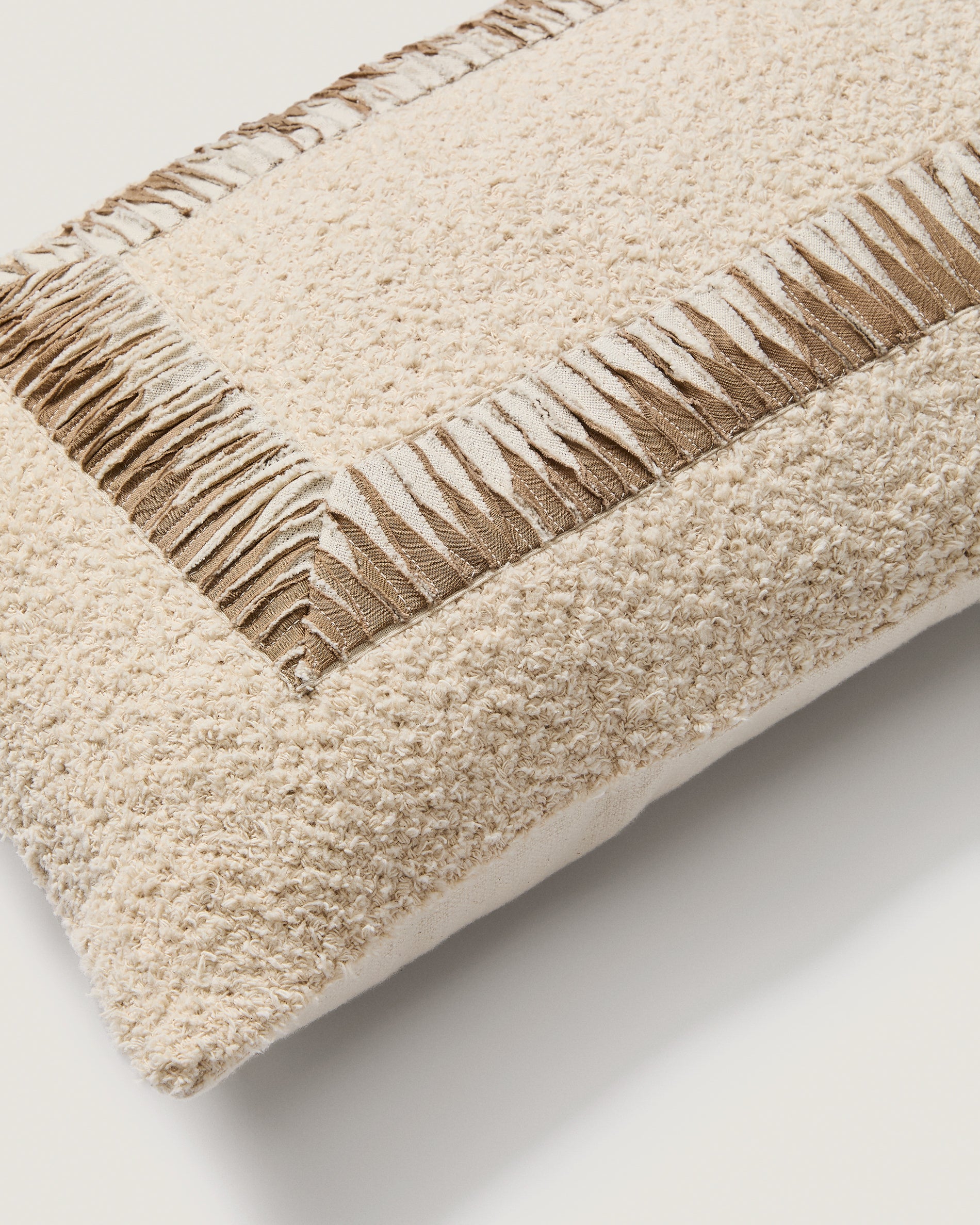 Enari beige and brown cotton cushion cover 50 x 30cm - Detail