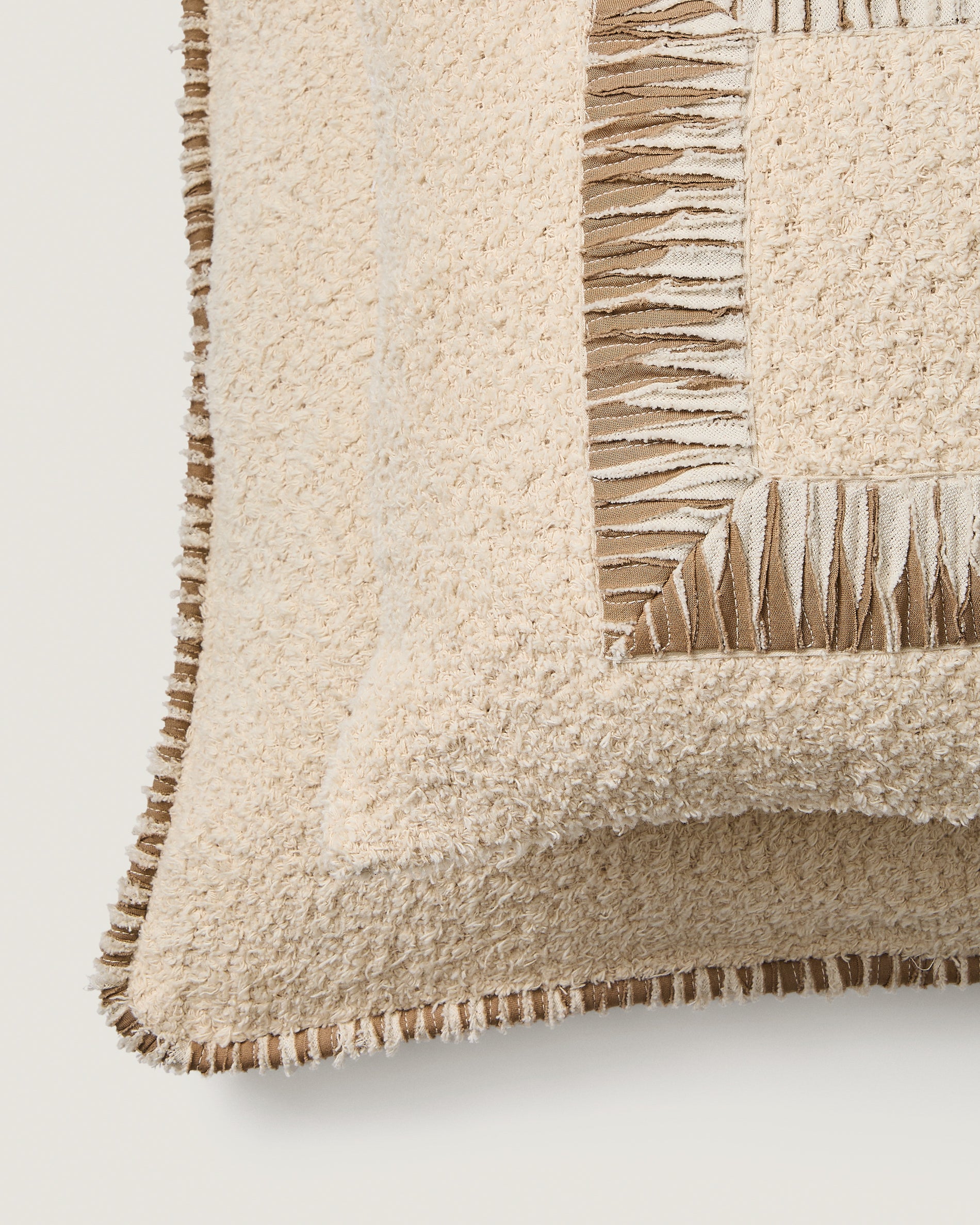 Enari beige and brown cotton cushion cover 50 x 30cm - Detail