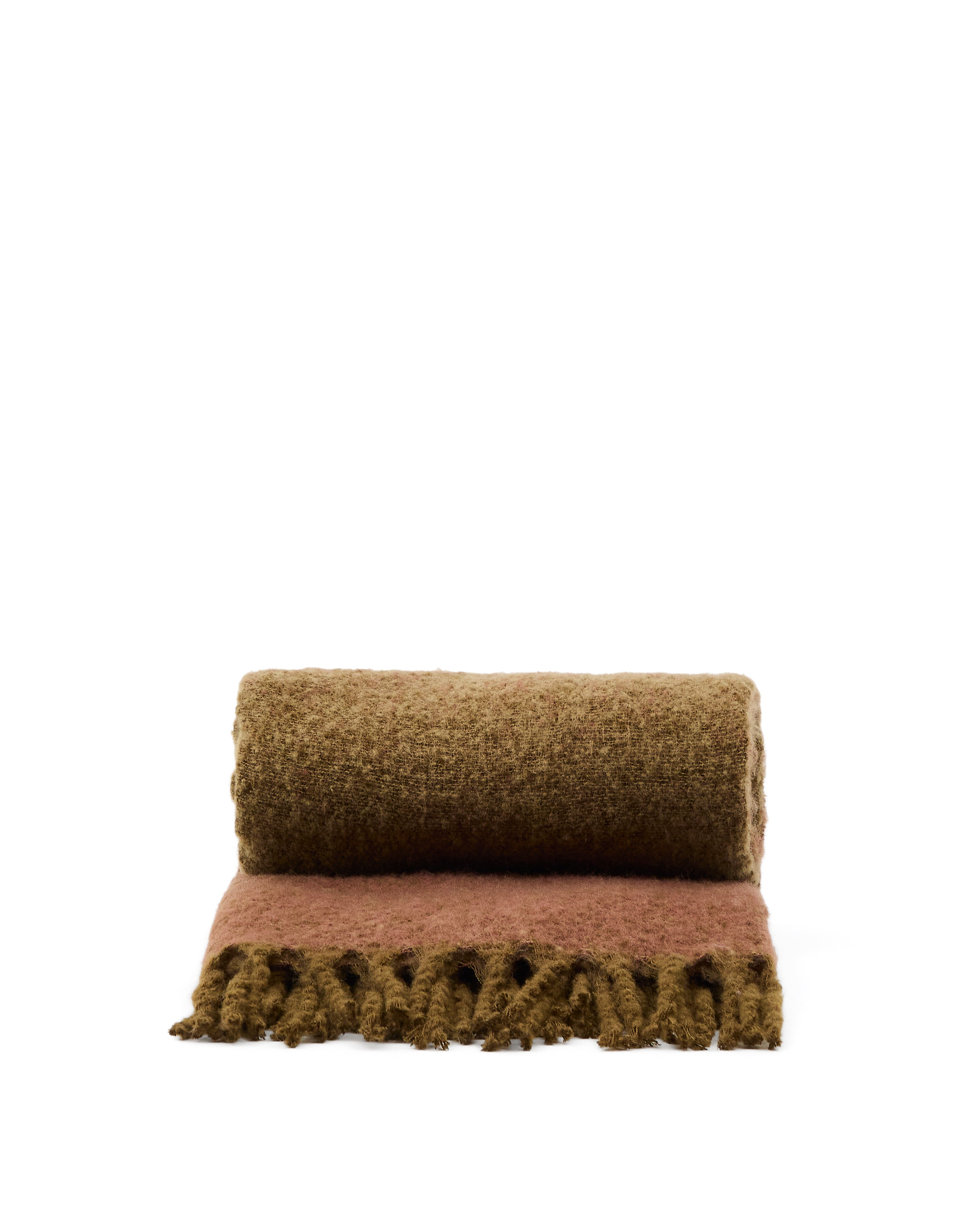 Elvori green blanket with fringing 170 x 130cm - Product Image