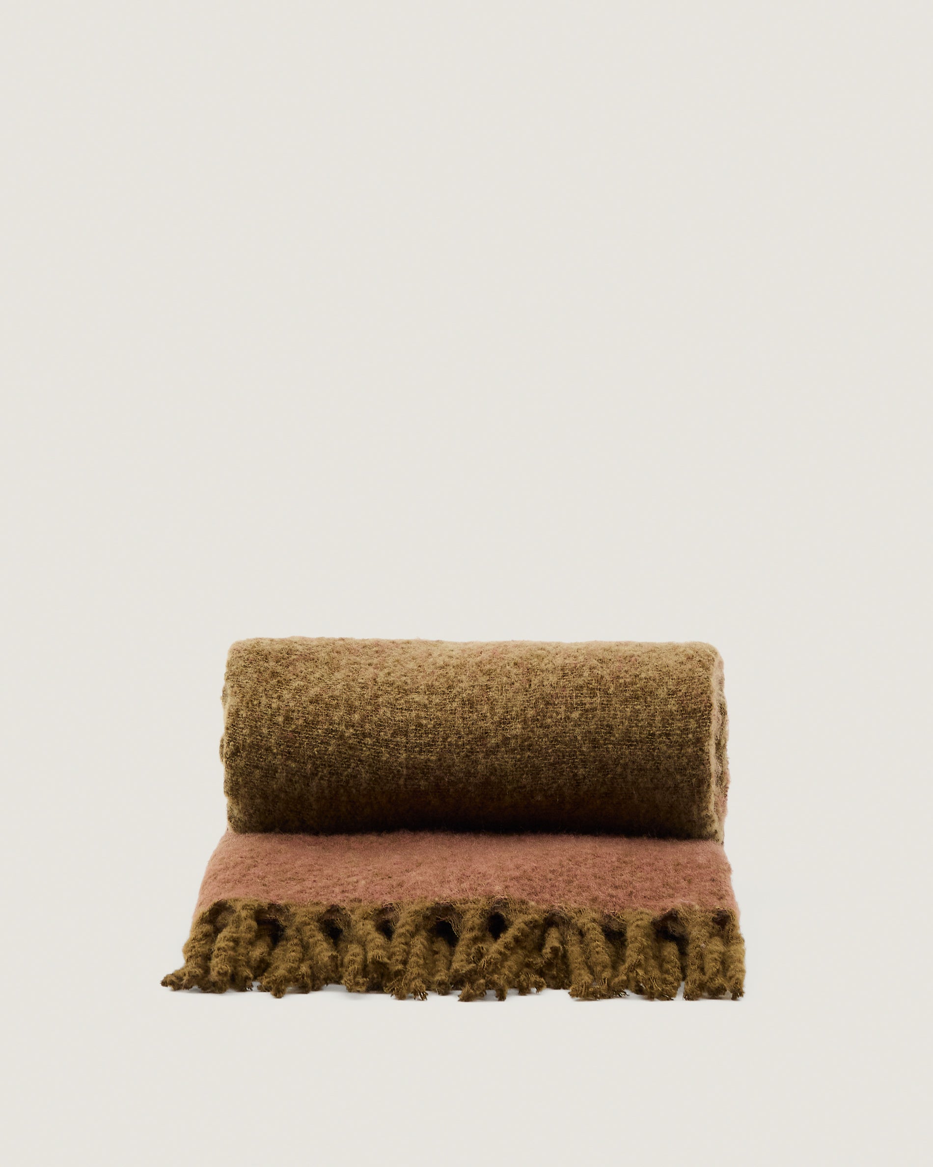 Elvori green blanket with fringing 170 x 130cm - Product View