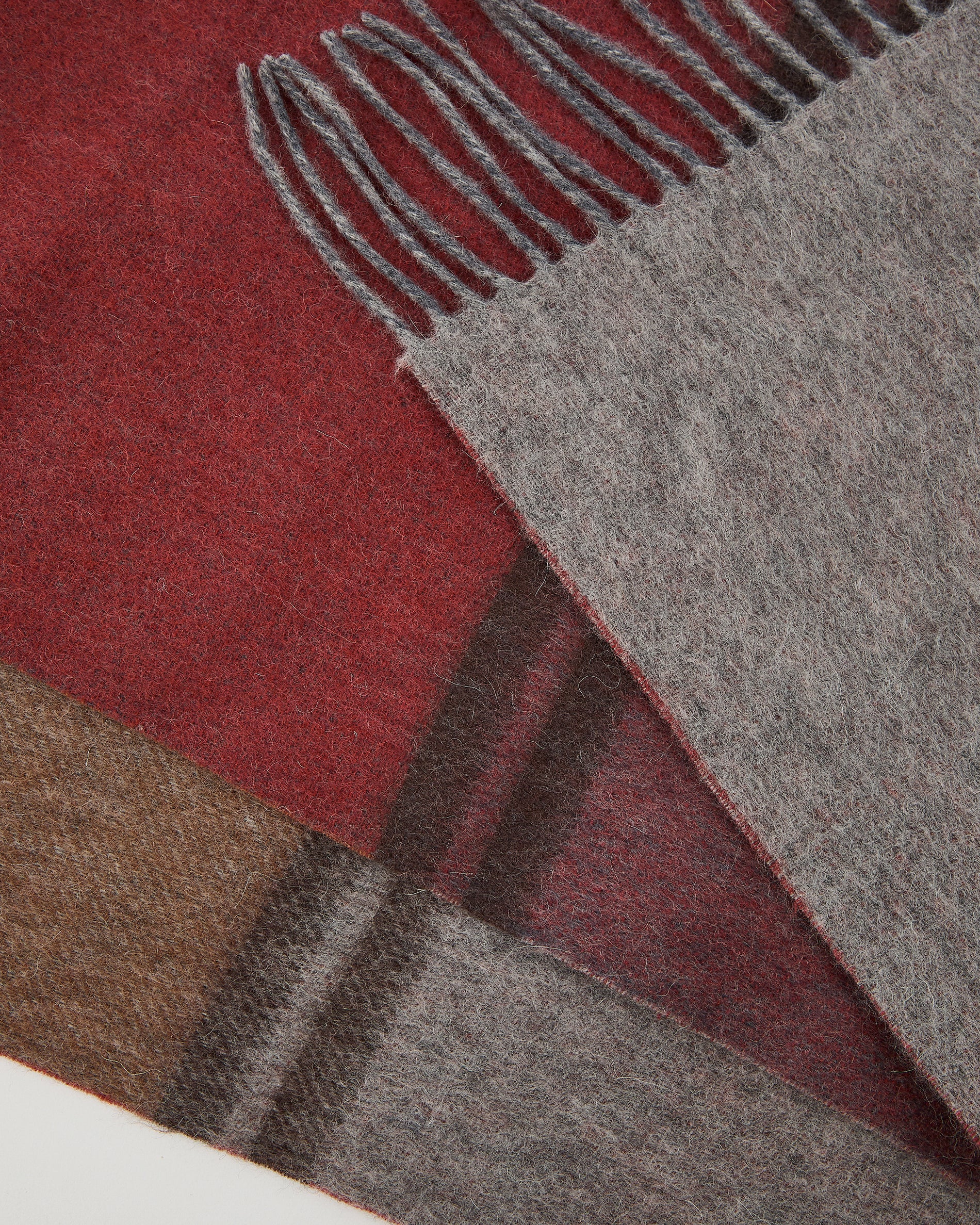 Zunara multicoloured double-sided wool blend blanket with fringing 170 x 130cm - Detail