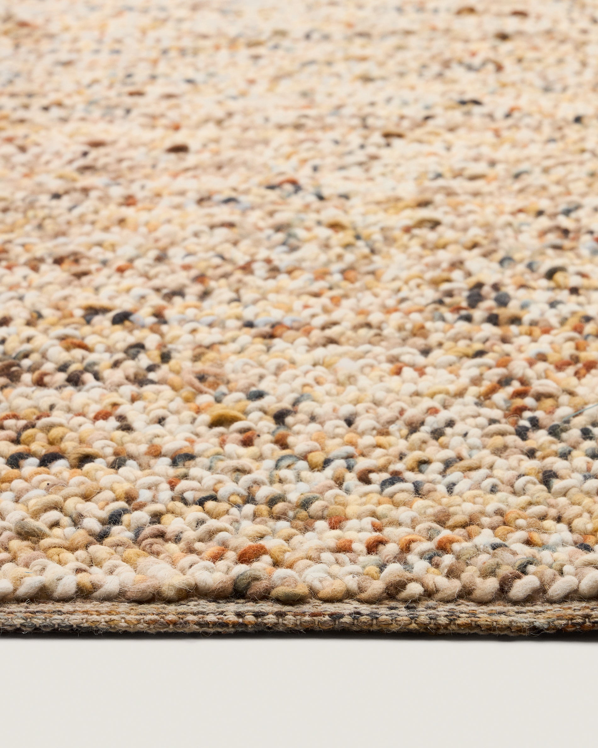 Elanis multicoloured bouclé wool rug 160 x 230cm - Detail