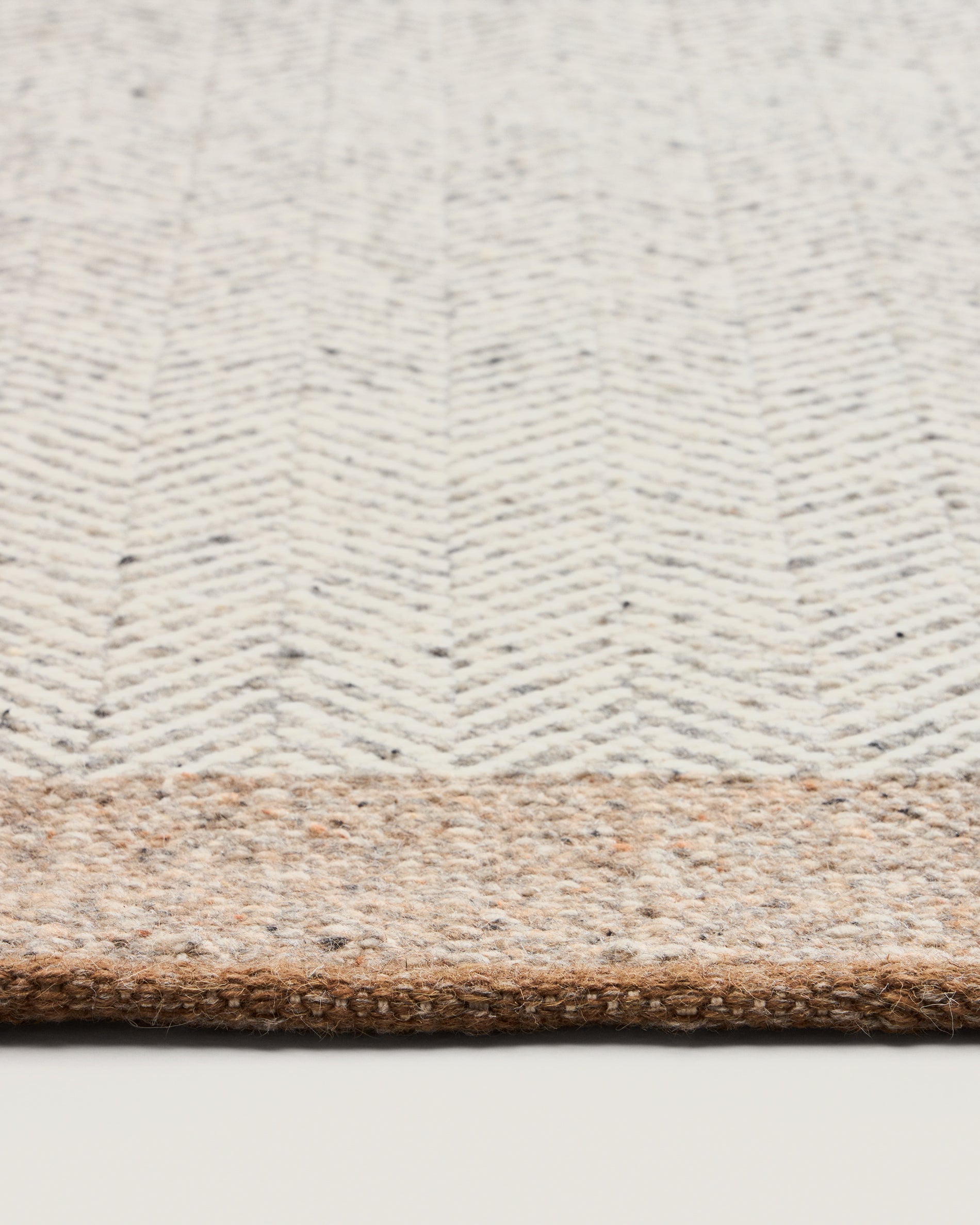 Nifelia beige wool jacquard runner rug 200 x 80cm - Detail