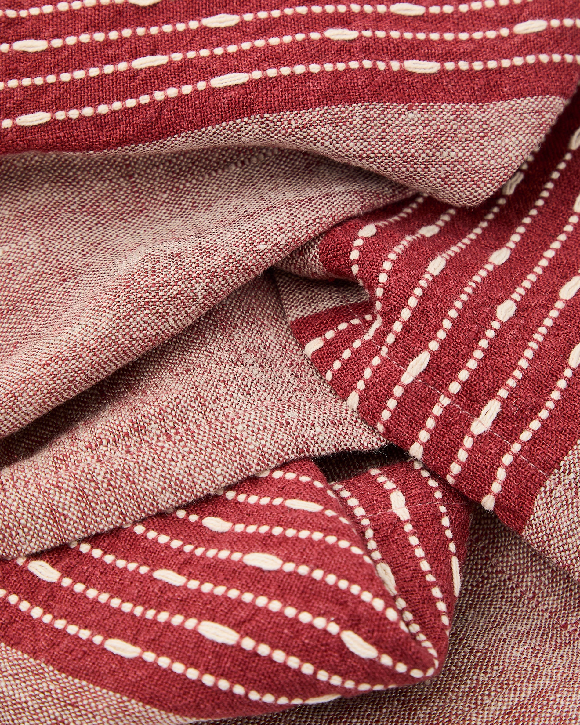 Calena set of 2 placemats linen jacquard with red central stripe 35 x 50 cm - Detail