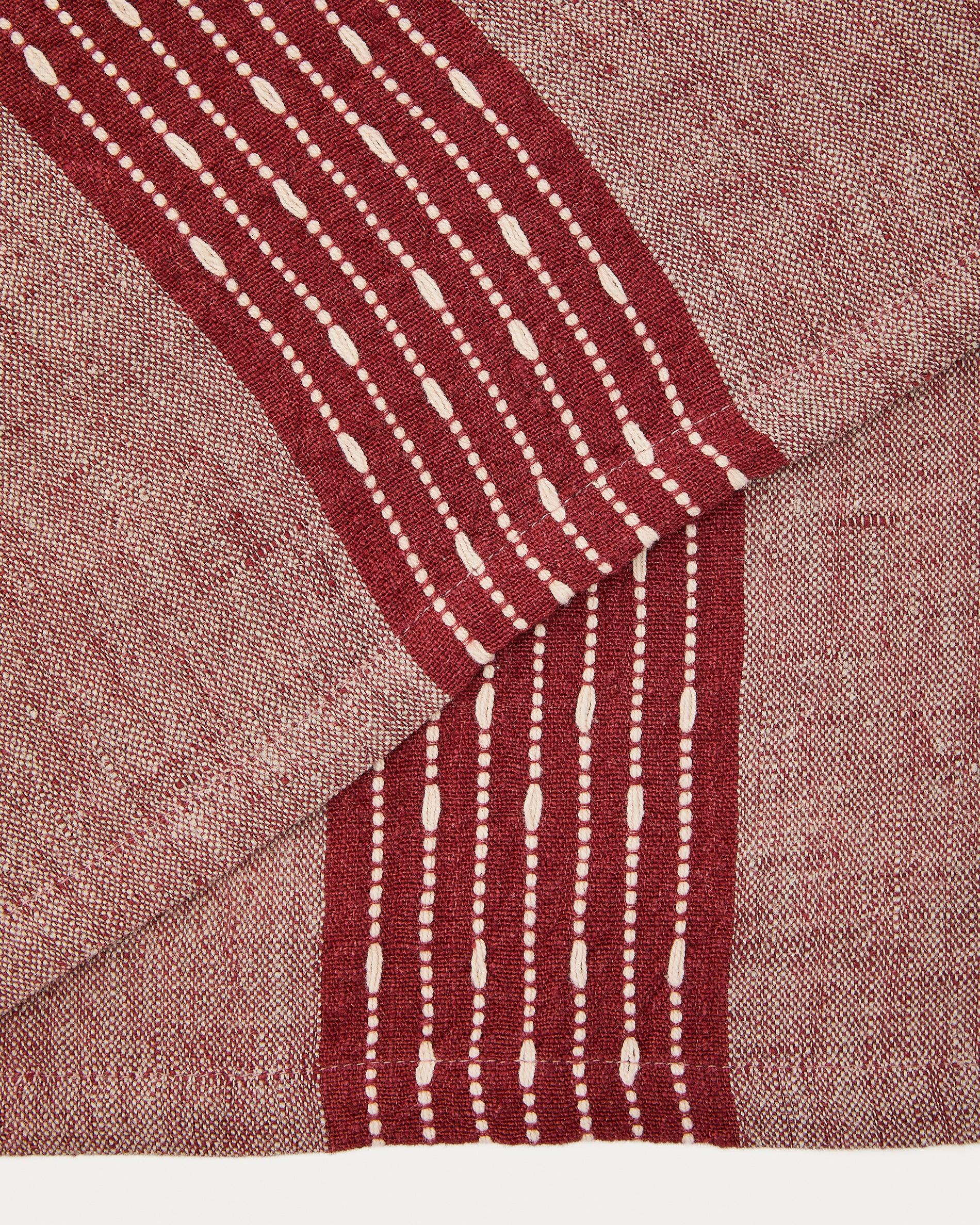 Calena set of 2 placemats linen jacquard with red central stripe 35 x 50 cm - Detail