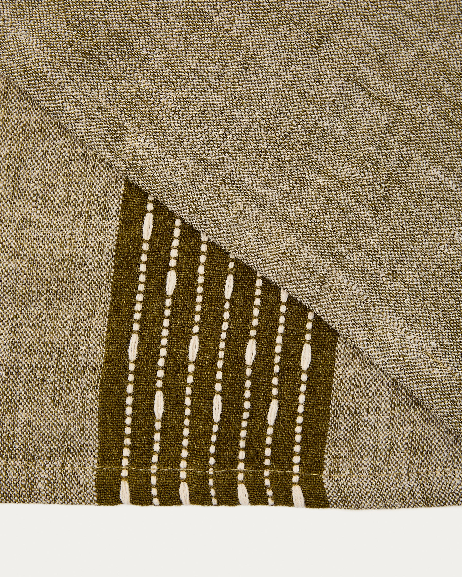 Calena set of 2 placemats linen jacquard with green central stripe 35 x 50 cm - Detail