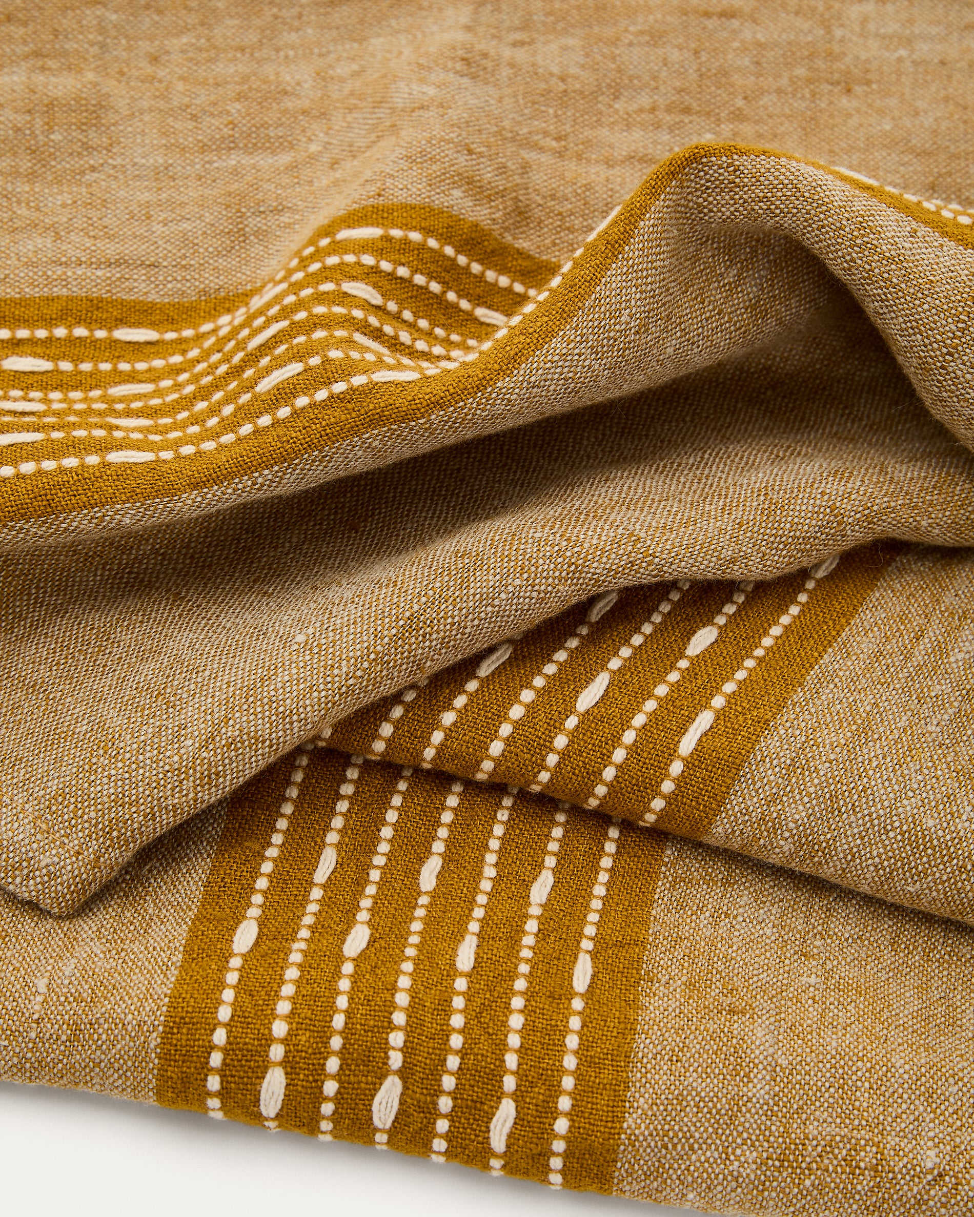 Calena set of 2 placemats linen jacquard with mustard central stripe 35 x 50 cm - Detail