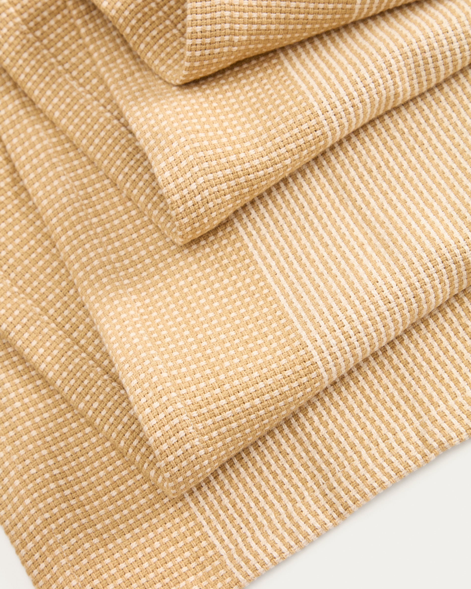 Briven beige 100% cotton table runner 50 x 150cm - Detail