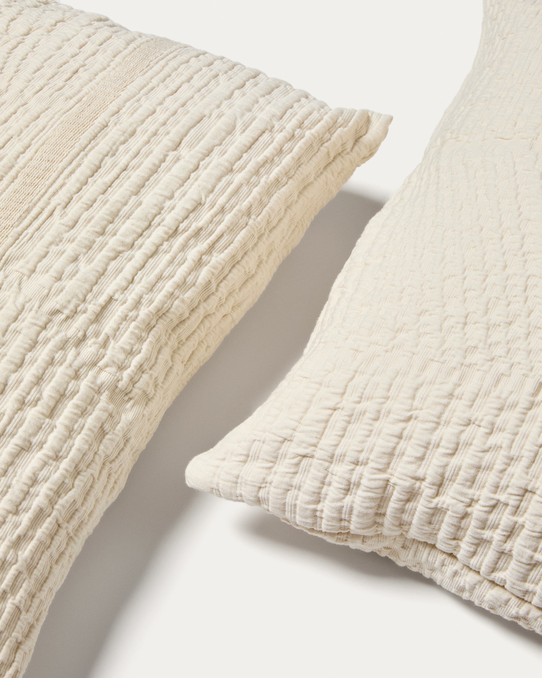 Raylo set of 2 100% cotton cushion covers with structure and stripes 50 x 50 cm - Detail