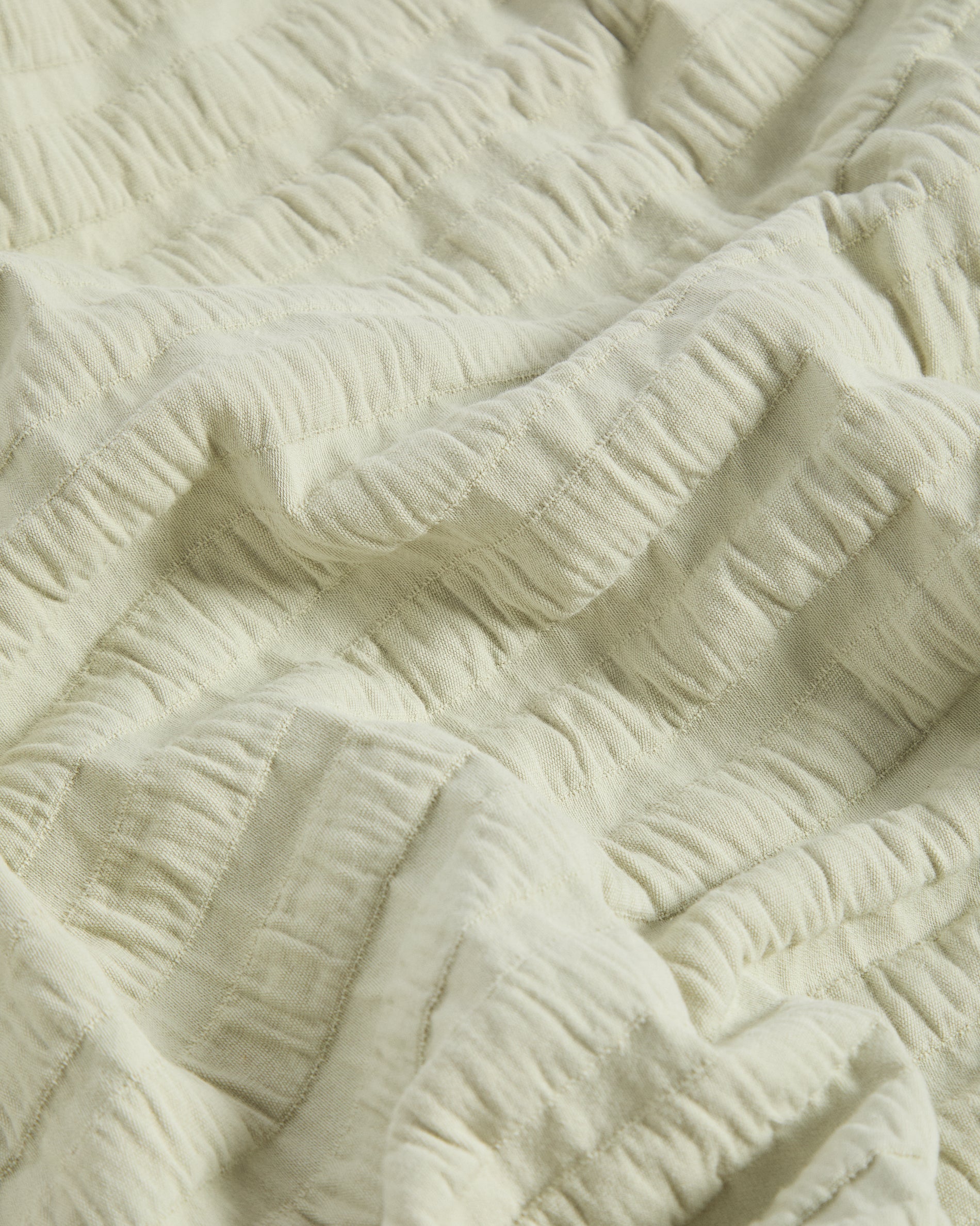 Rilune 100% cotton bedspread with light green embossed stripe effect for 90 cm bed - Detail
