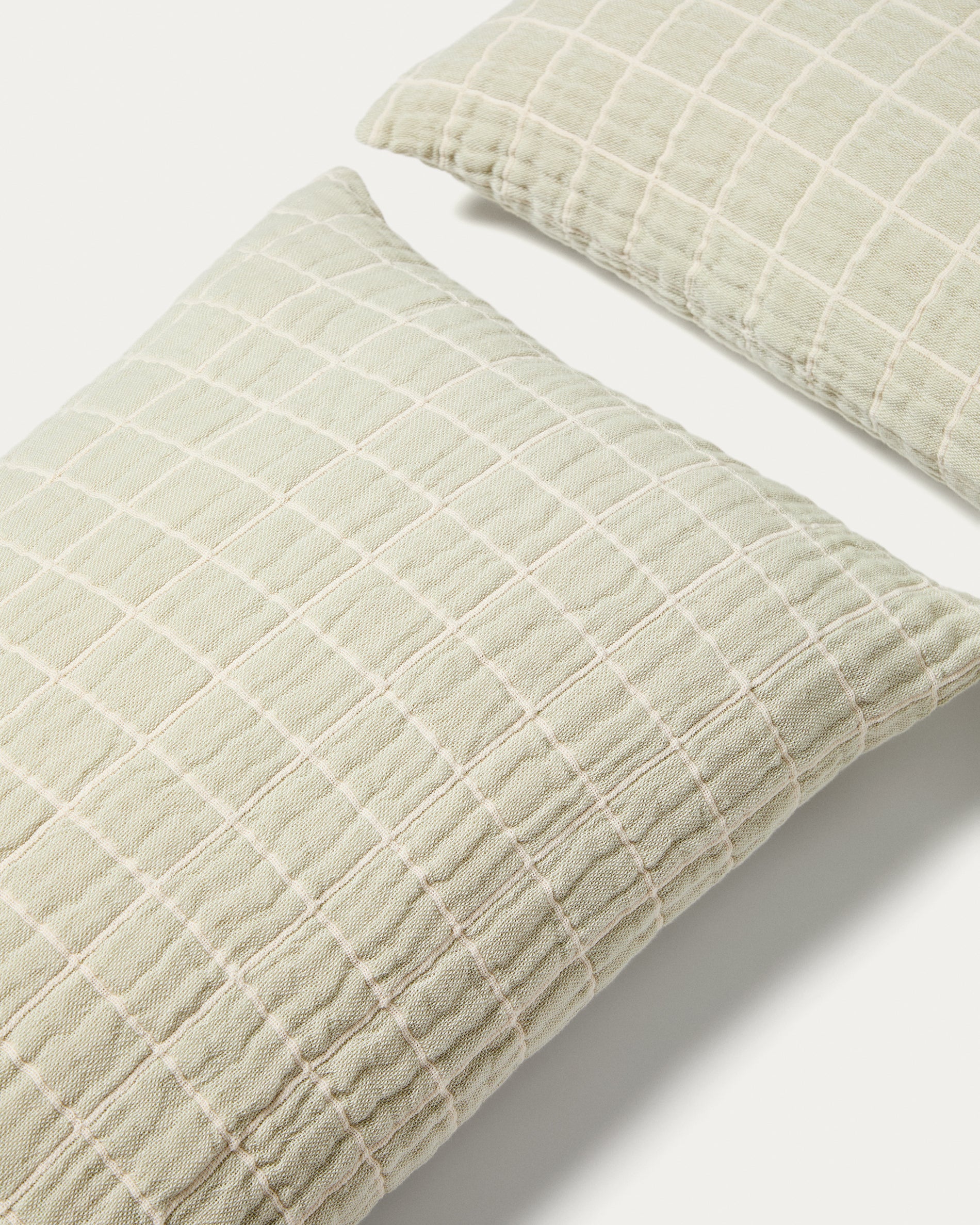 Tivaro set of 2 100% cotton jacquard cushion covers in a light green checkered design 30 x 50 cm - Detail