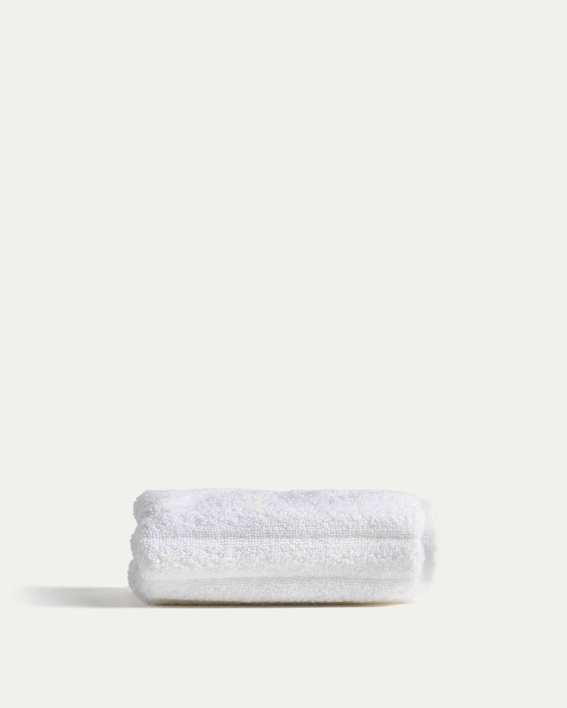 Navira 100% cotton white face towel 30 x 50cm - Product View