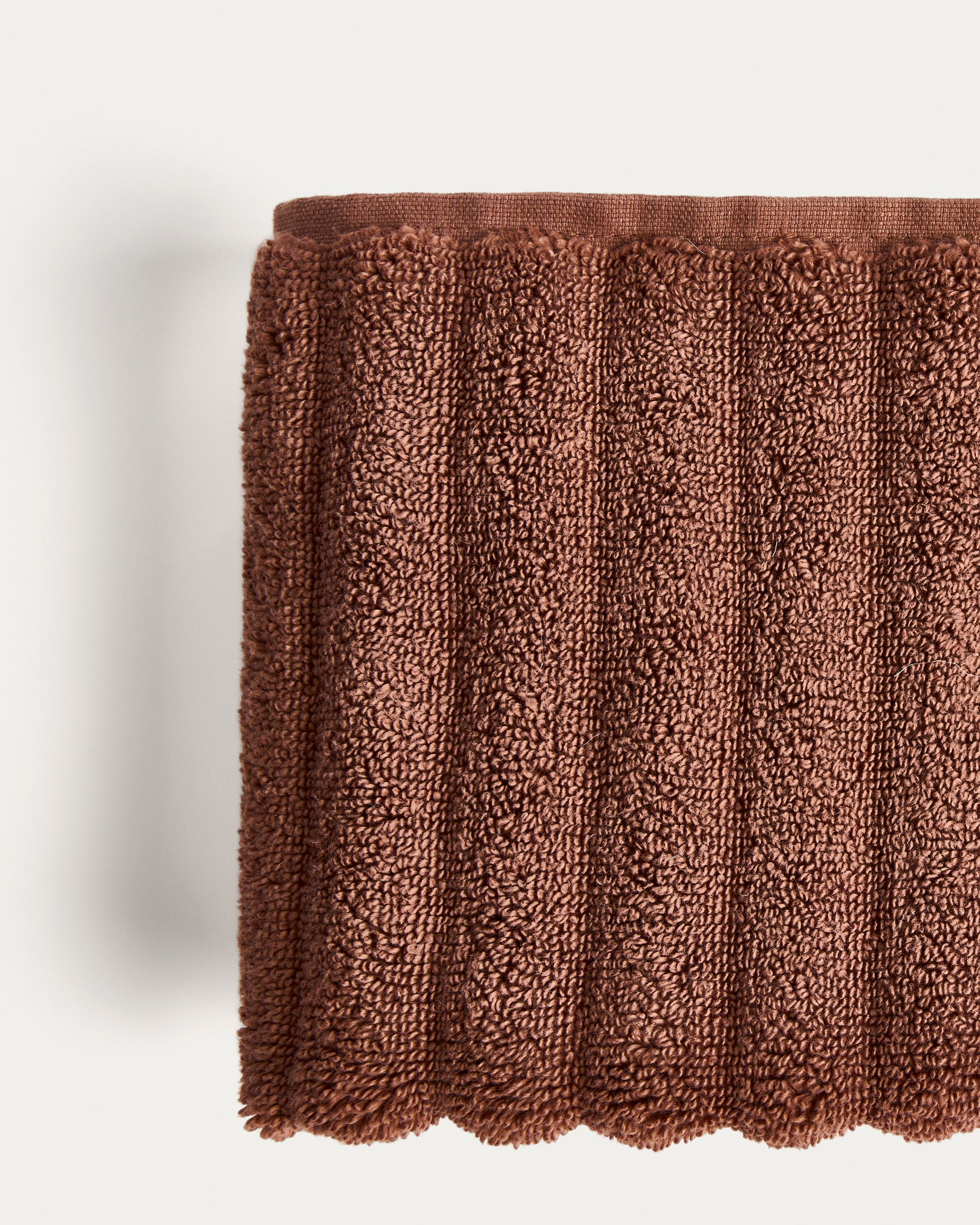 Navira 100% cotton dark brown face towel 30 x 50cm - Detail
