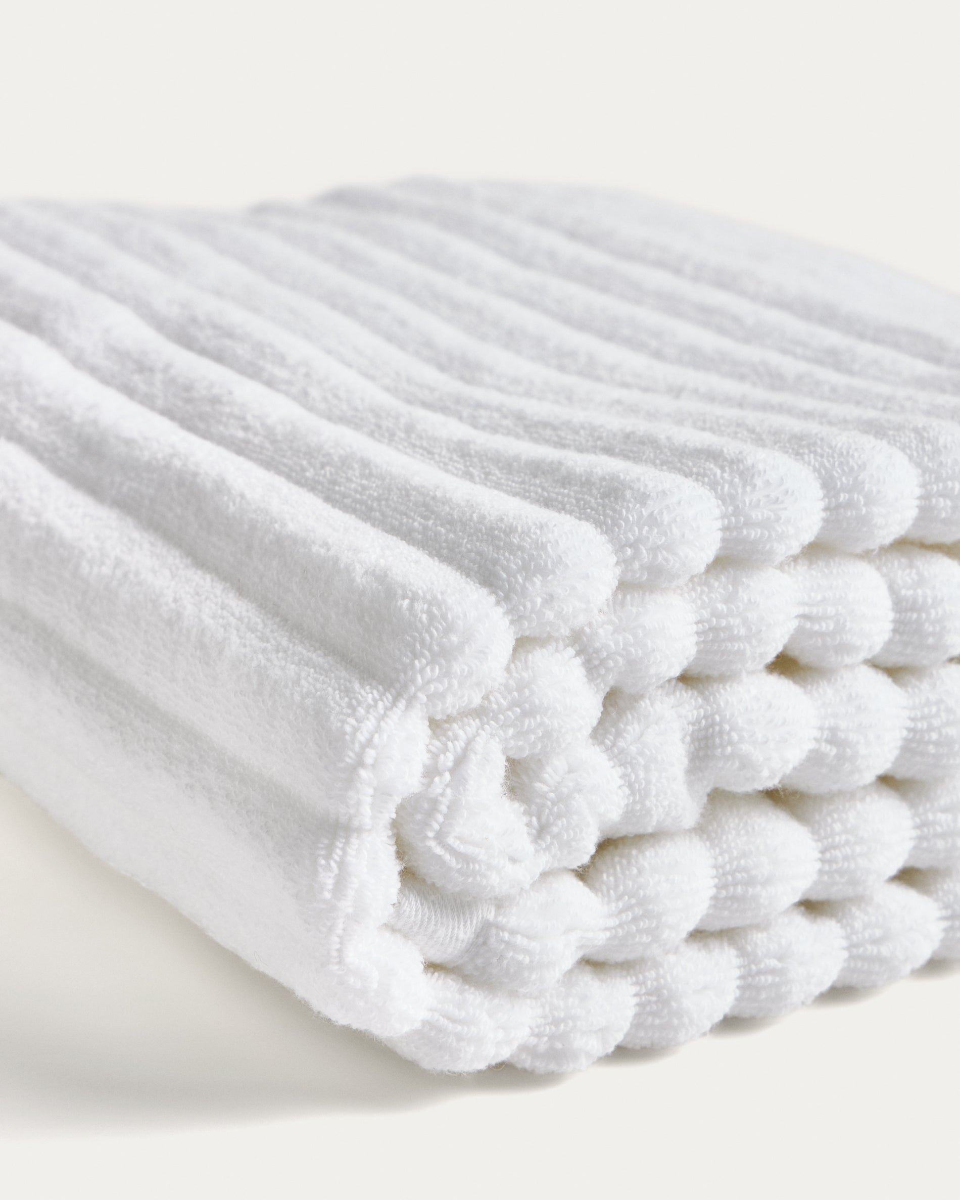 Navira 100% cotton white bath towel 70 x 140cm - Detail