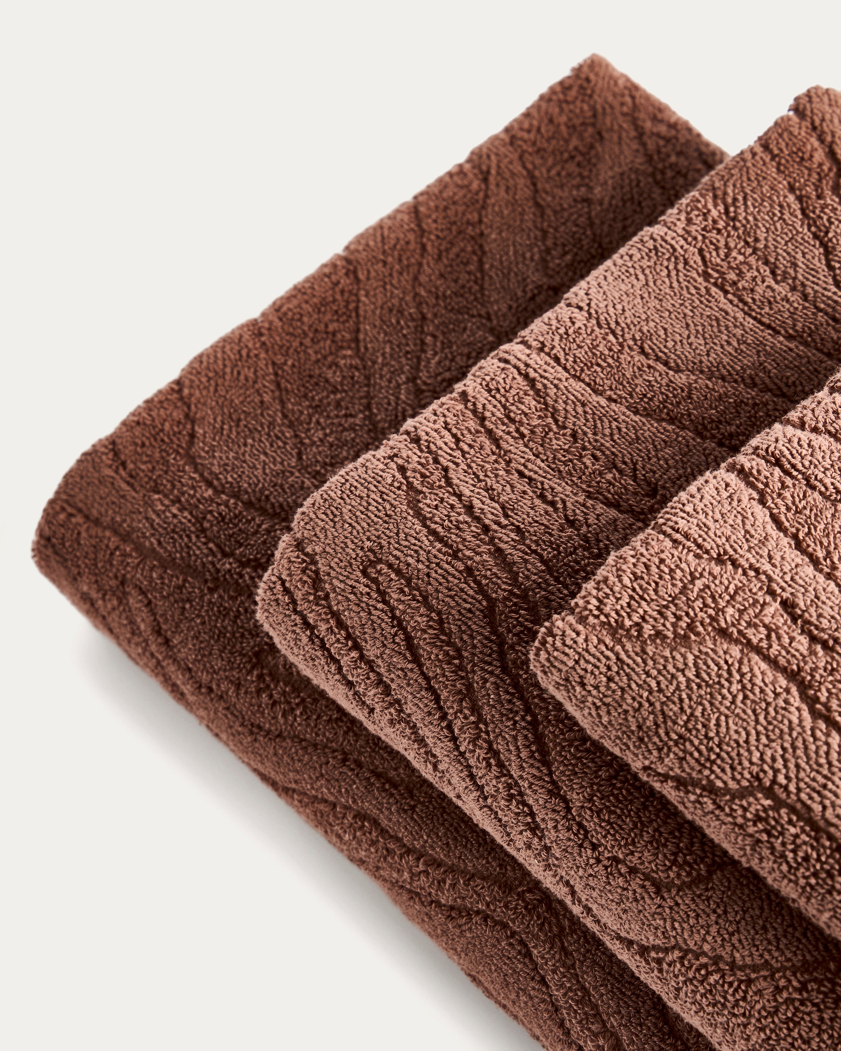 Dalira 100% cotton dark brown zebra jacquard bath towel 70 x 140cm - Product Image