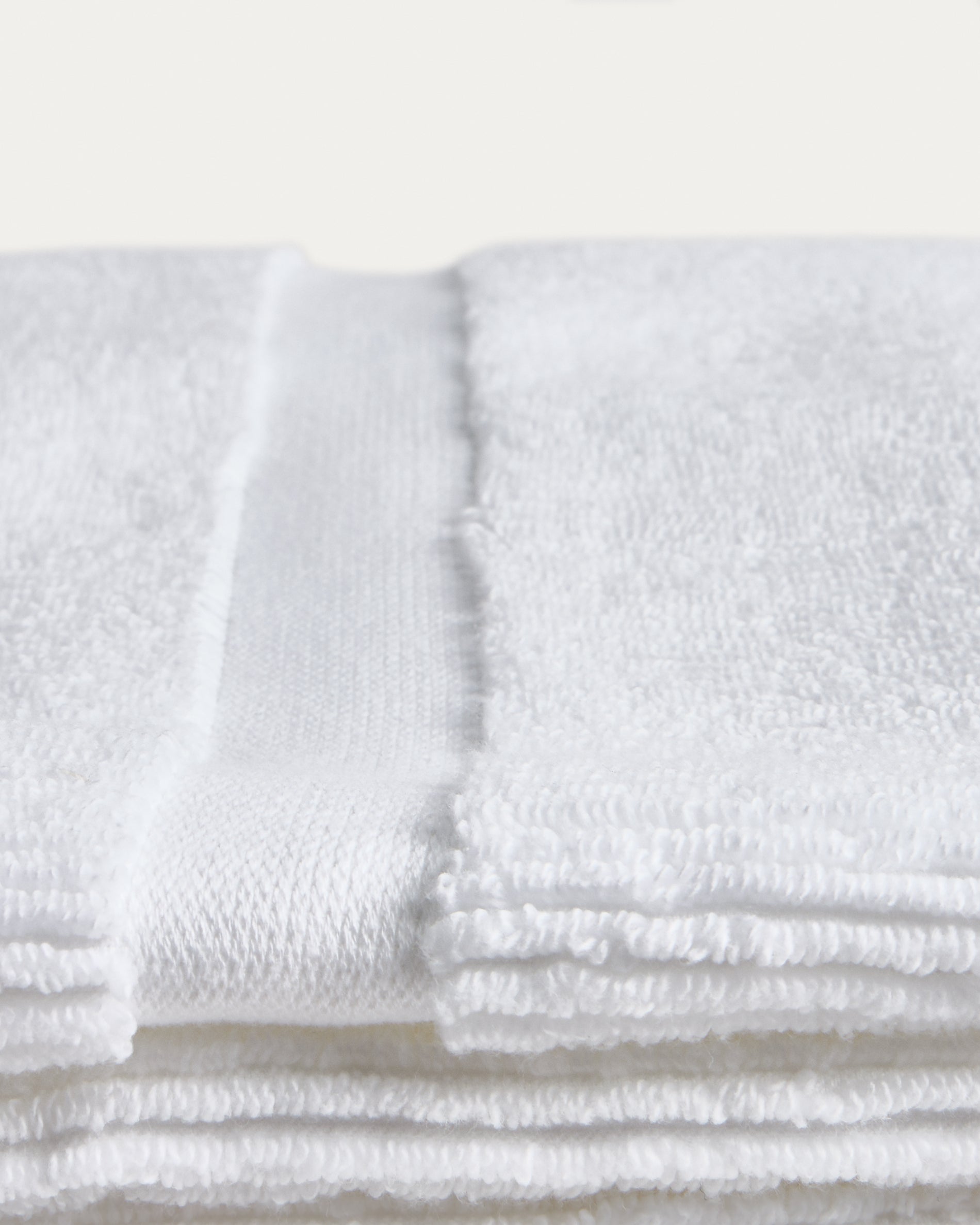 Olvira 100% cotton white jacquard bath towel 70 x 140cm - Detail