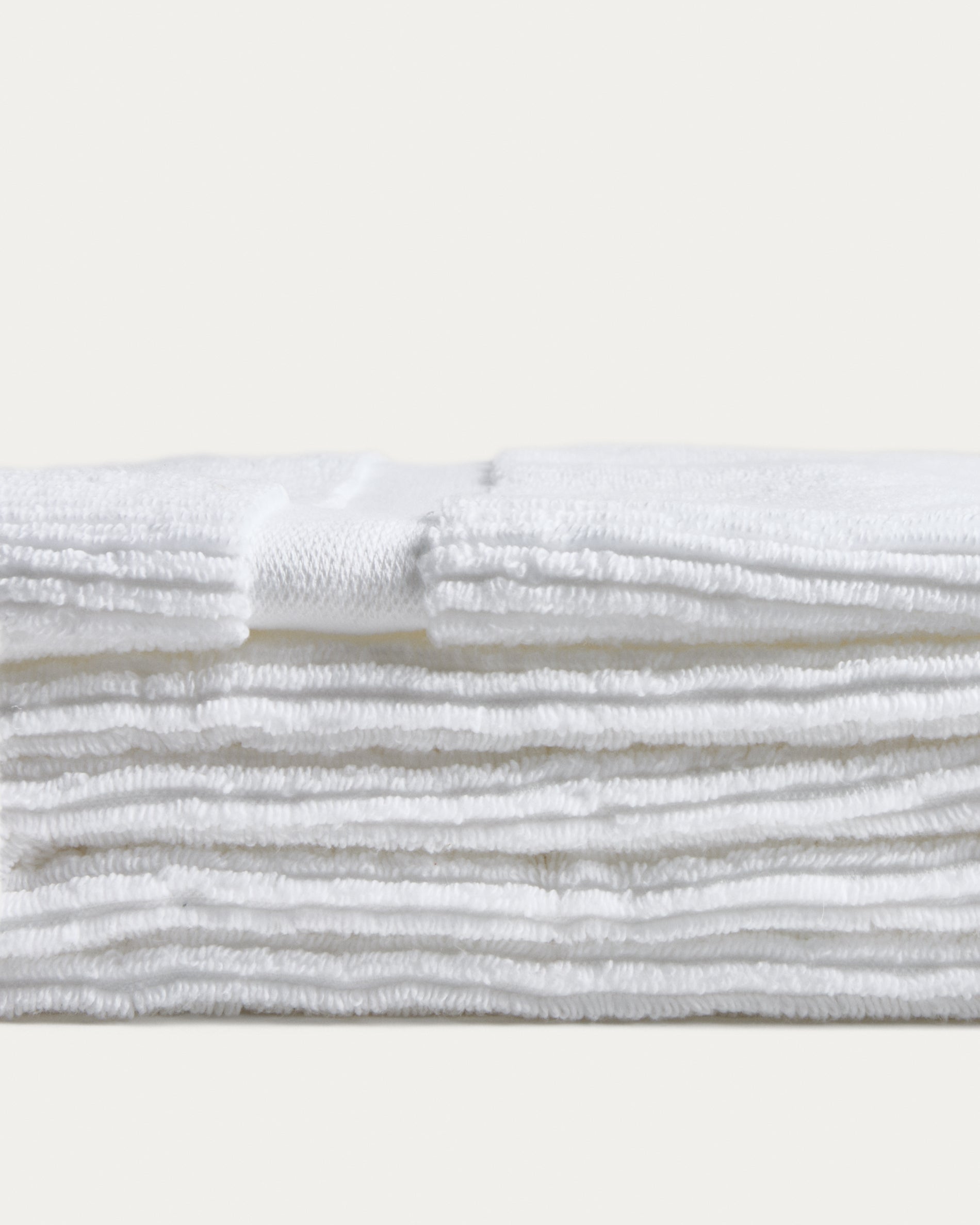 Olvira 100% cotton white jacquard bath towel 70 x 140cm - Detail
