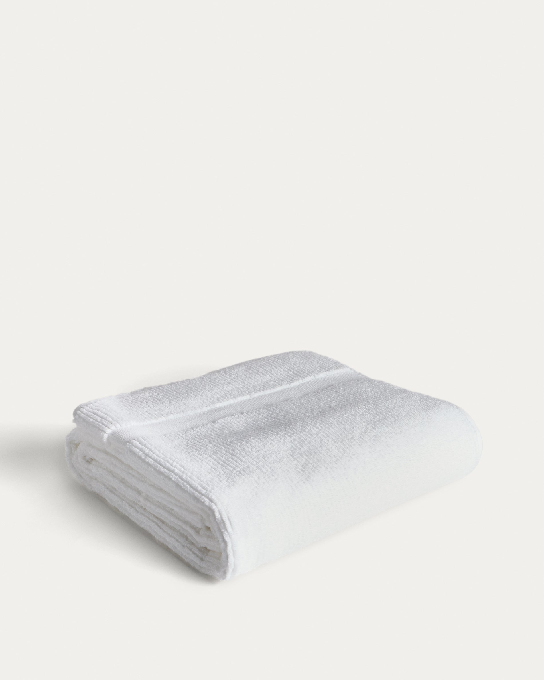 Olvira 100% cotton white jacquard bath towel 70 x 140cm - Product View