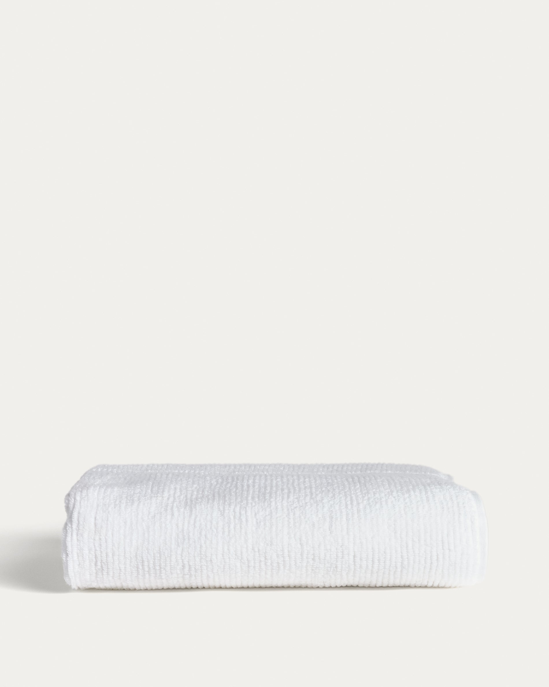 Olvira 100% cotton white jacquard bath towel 70 x 140cm - Product View