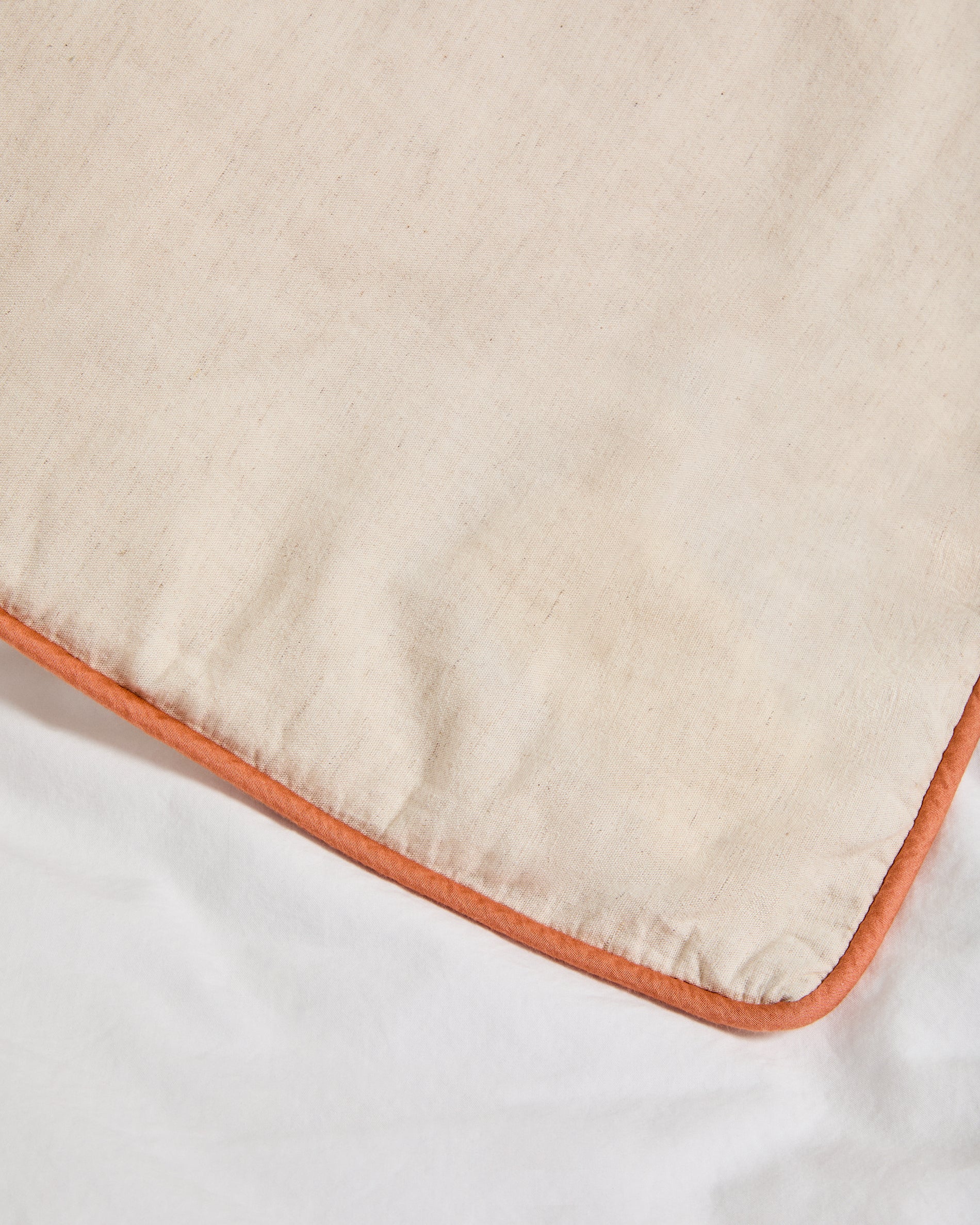 Virelda duvet cover and pillowcase set in beige cotton and linen with embroidered detail for 90cm bed - Detail