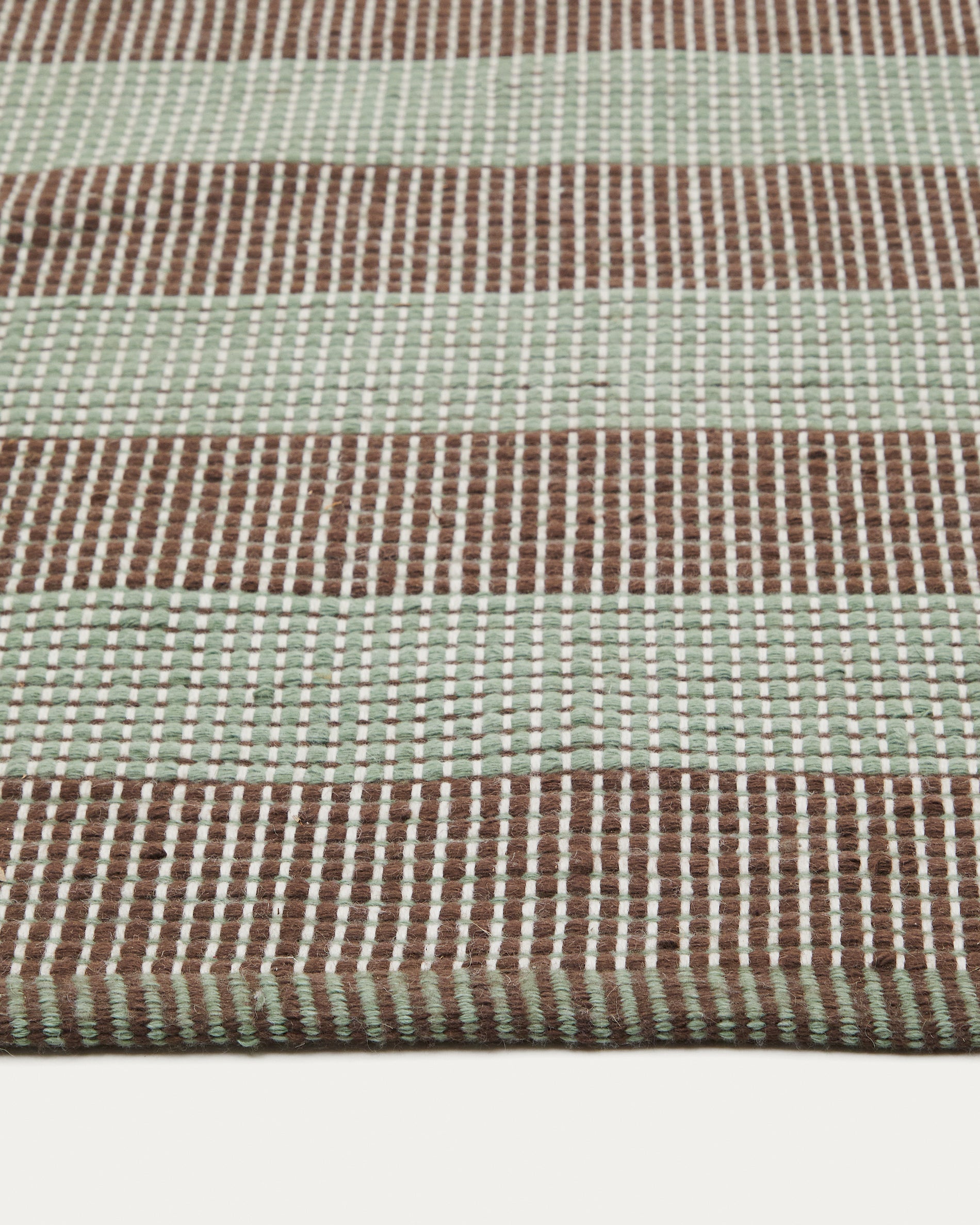 Yarn brown carpet 100% PET 200 x 300 cm