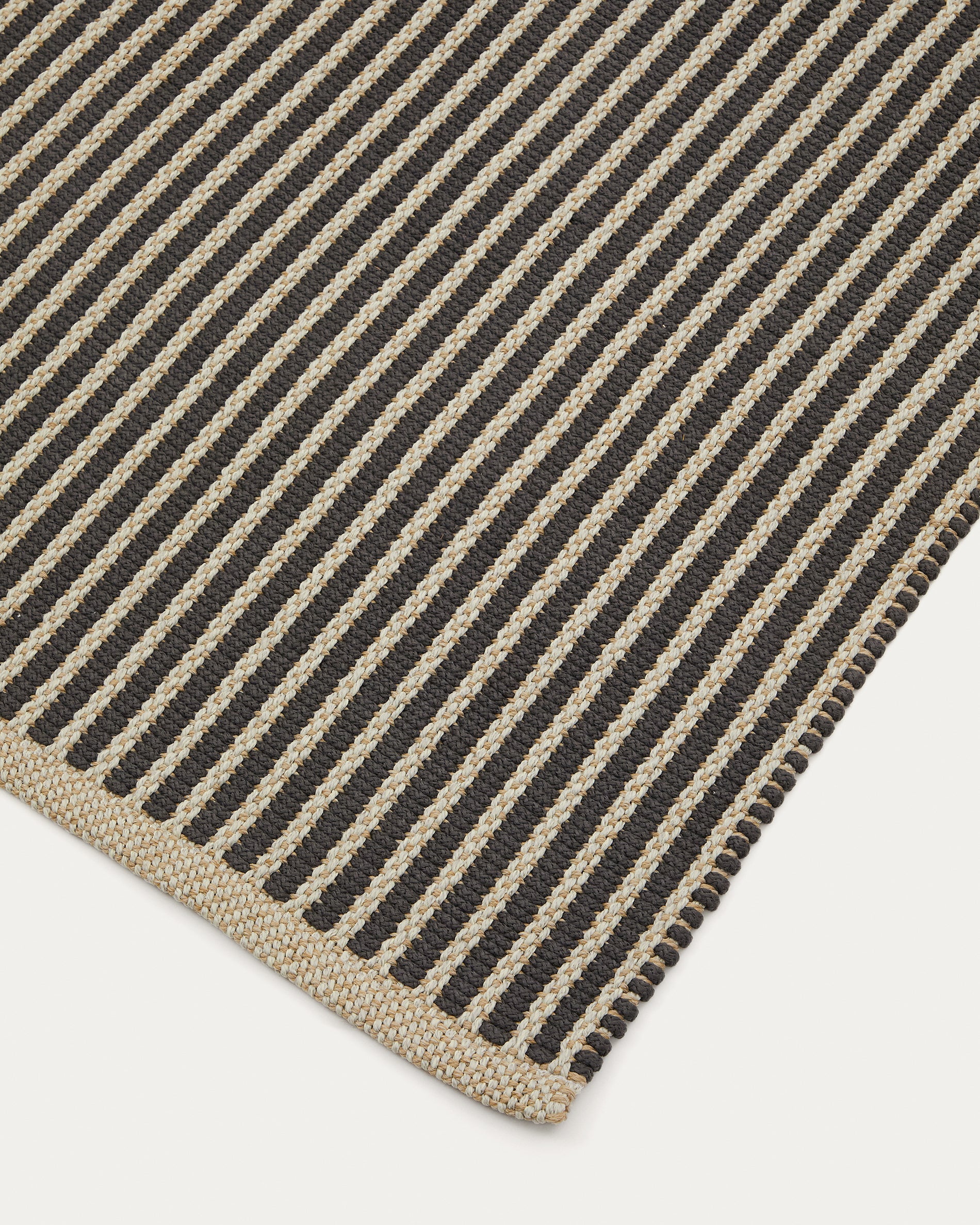 Satanca beige and black striped rug made from synthetic fibres 160 x 230 cm - Detail