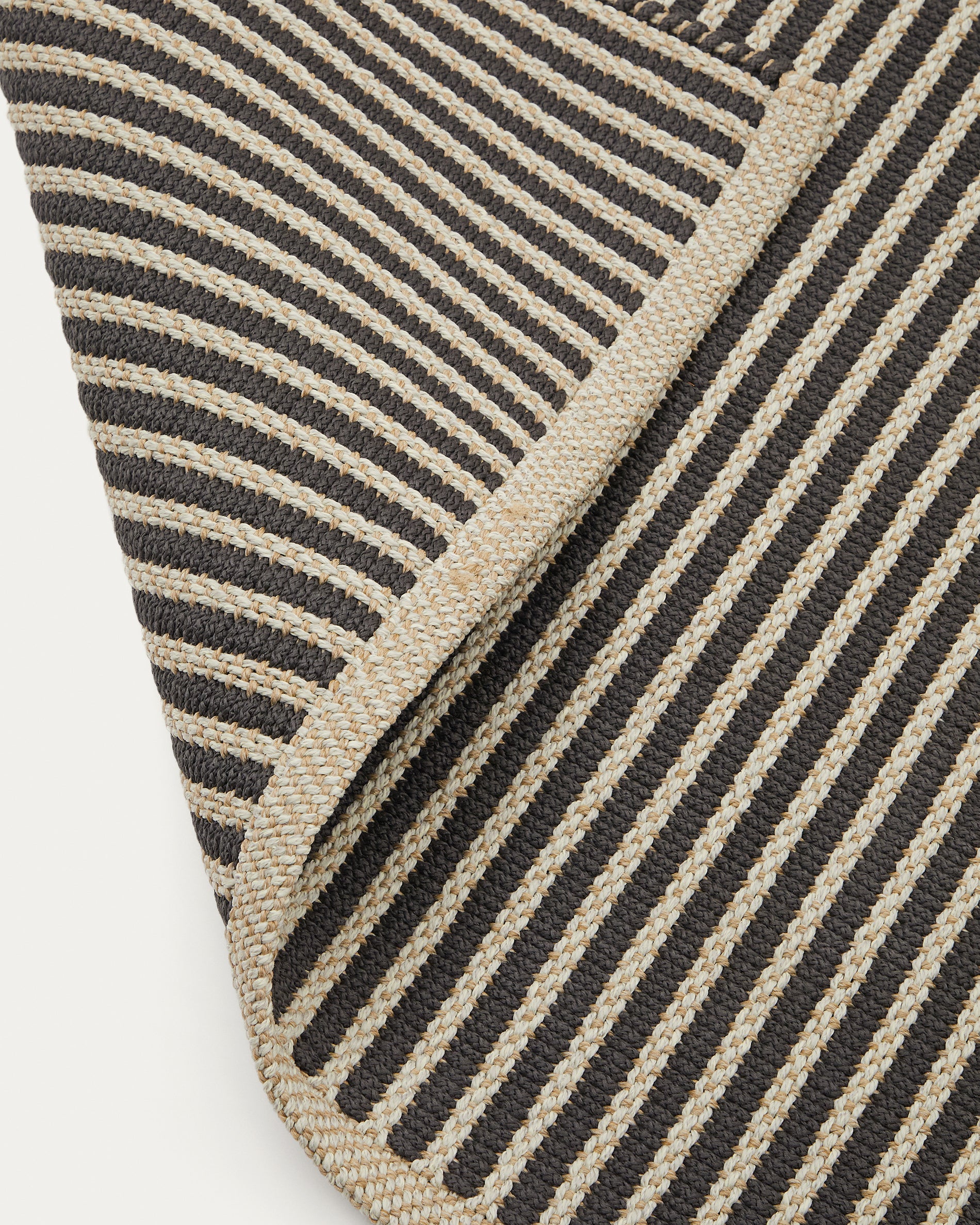 Satanca beige and black striped rug made from synthetic fibres 160 x 230 cm - Detail
