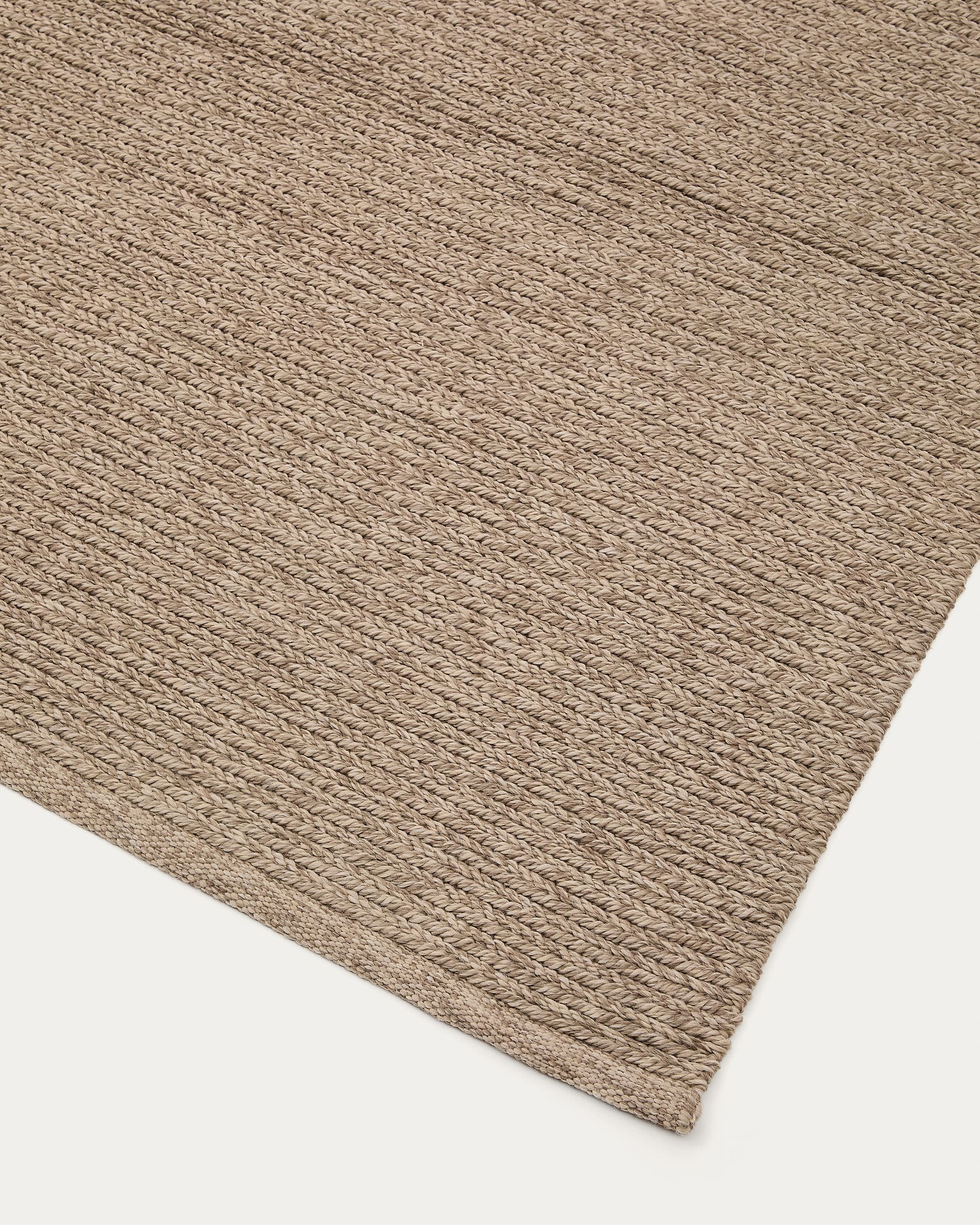 Galinda taupe colored carpet made of synthetic fibers, 160 x 230 cm