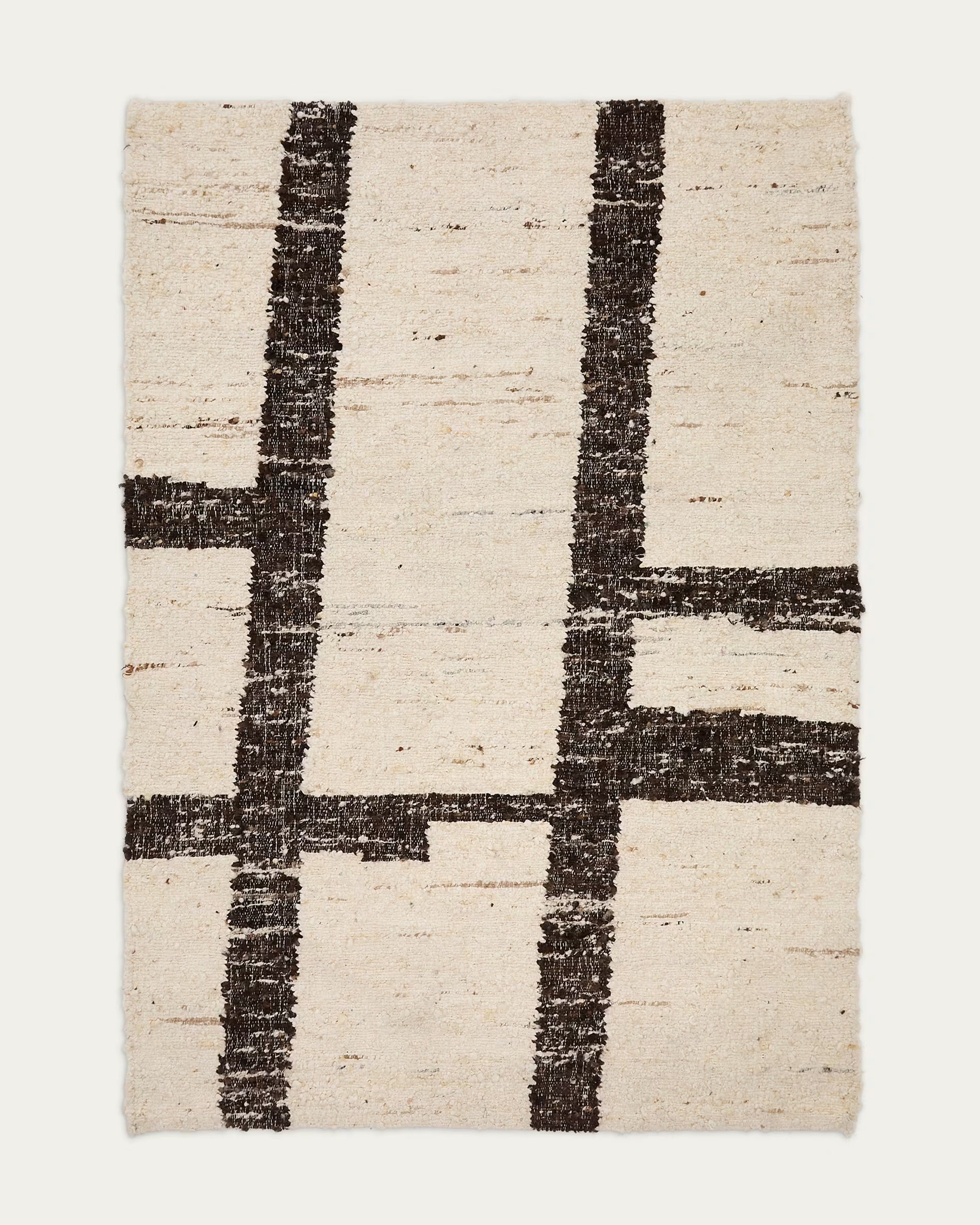 Hadin black and white carpet, 200 x 300 cm.