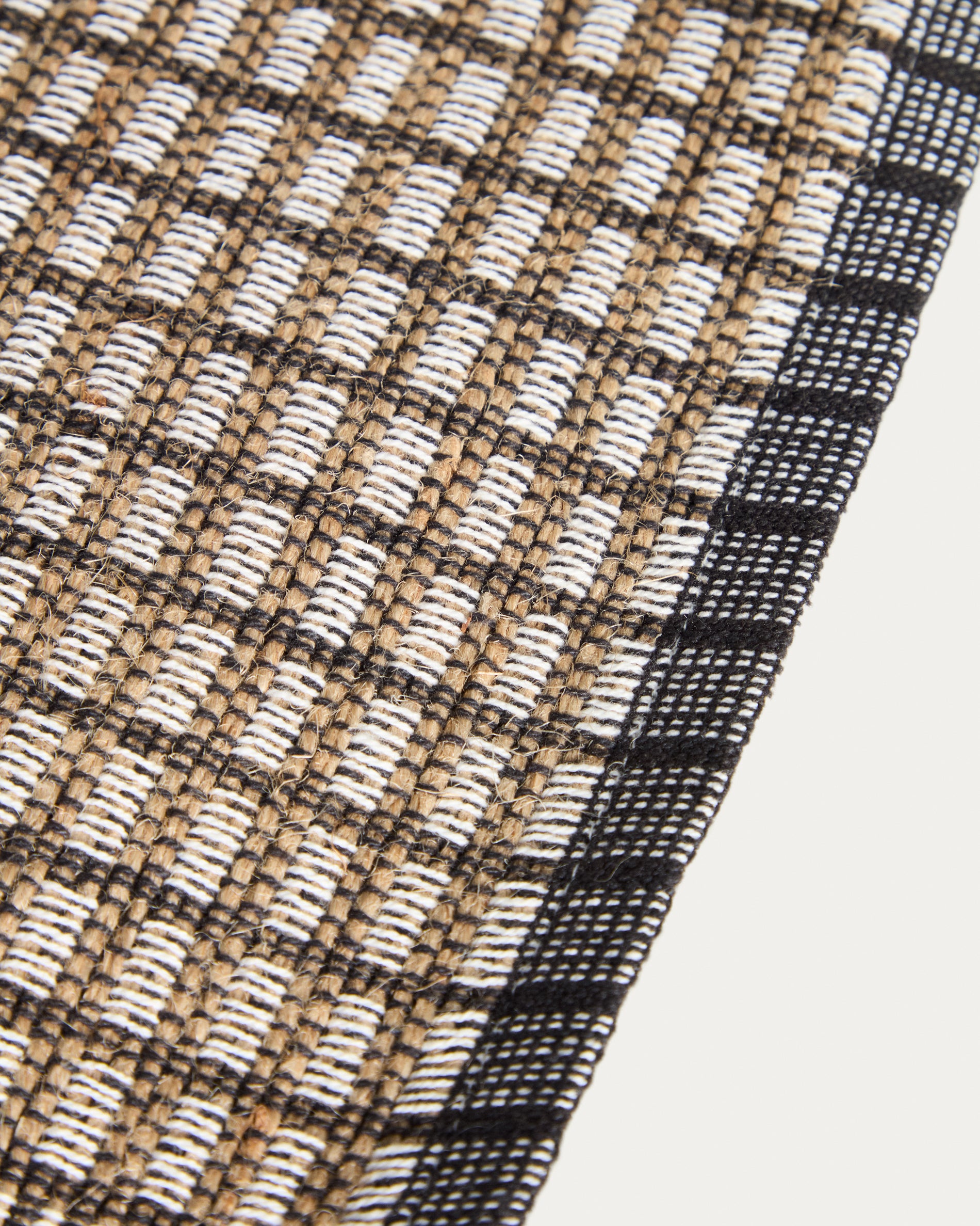 X01685FN13_1D03