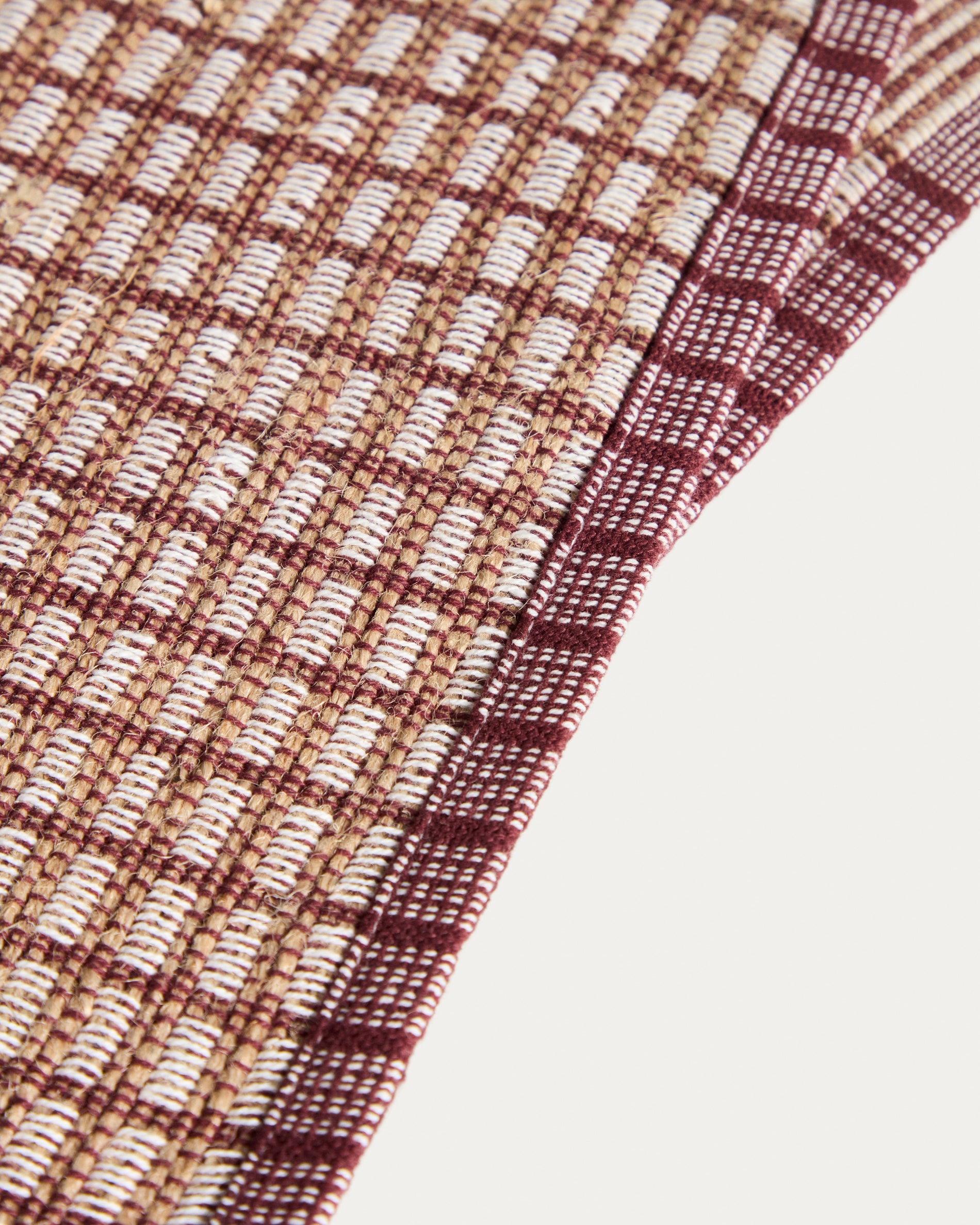 X01687FN34_1D03